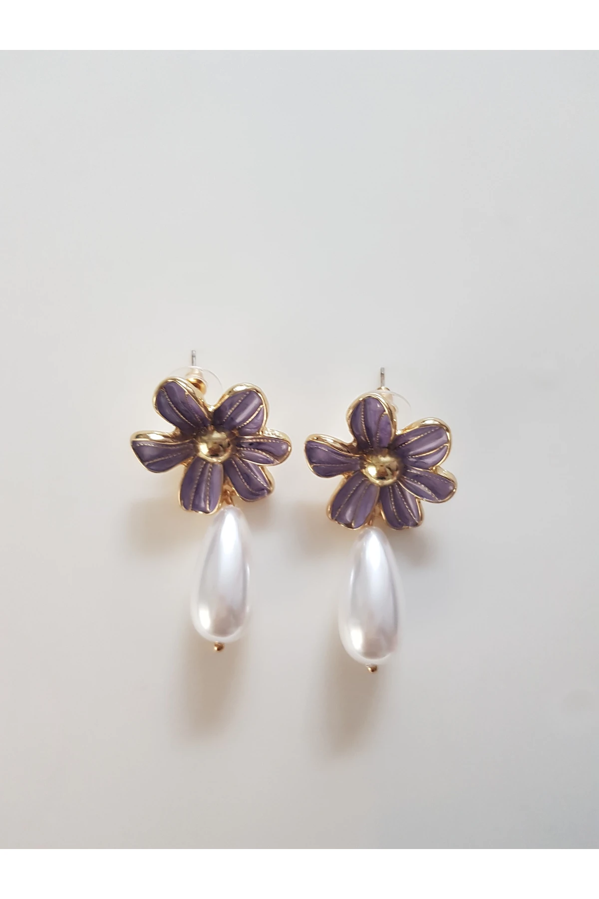 MOR MENEKŞE İNCİLİ KÜPE