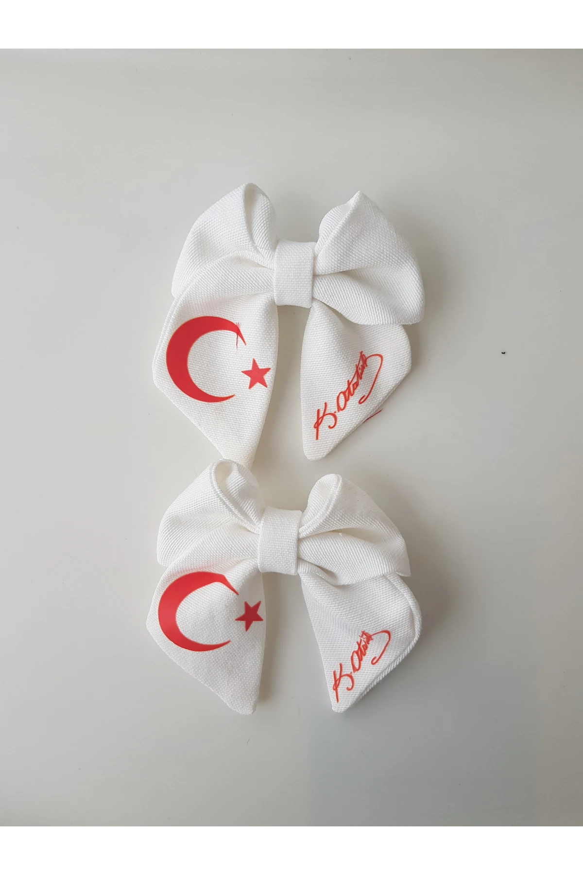 AY YILDIZ VE ATATÜRK İMZALI BEYAZ ÇİFTLİ FİYONK TOKA