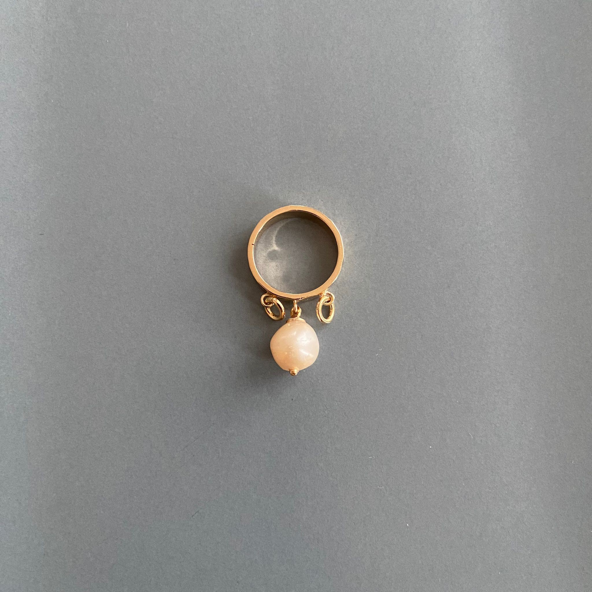 Mini Divine Pearl Ring