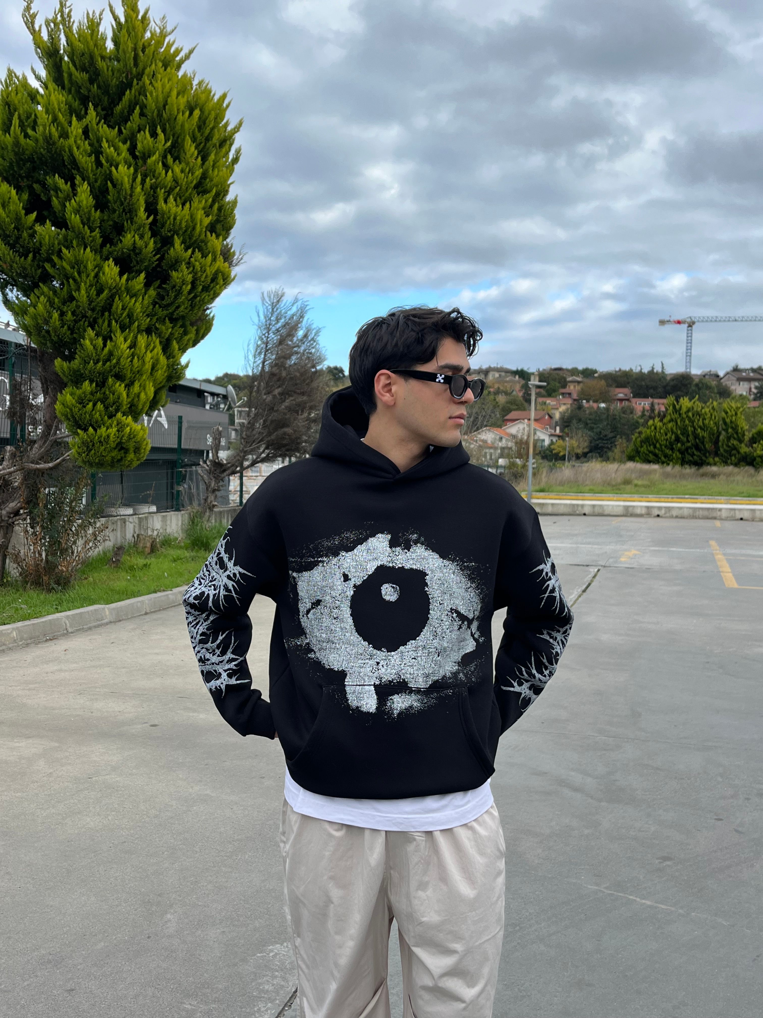 Göz Baskılı Spray Painted Siyah Oversize Hoodie