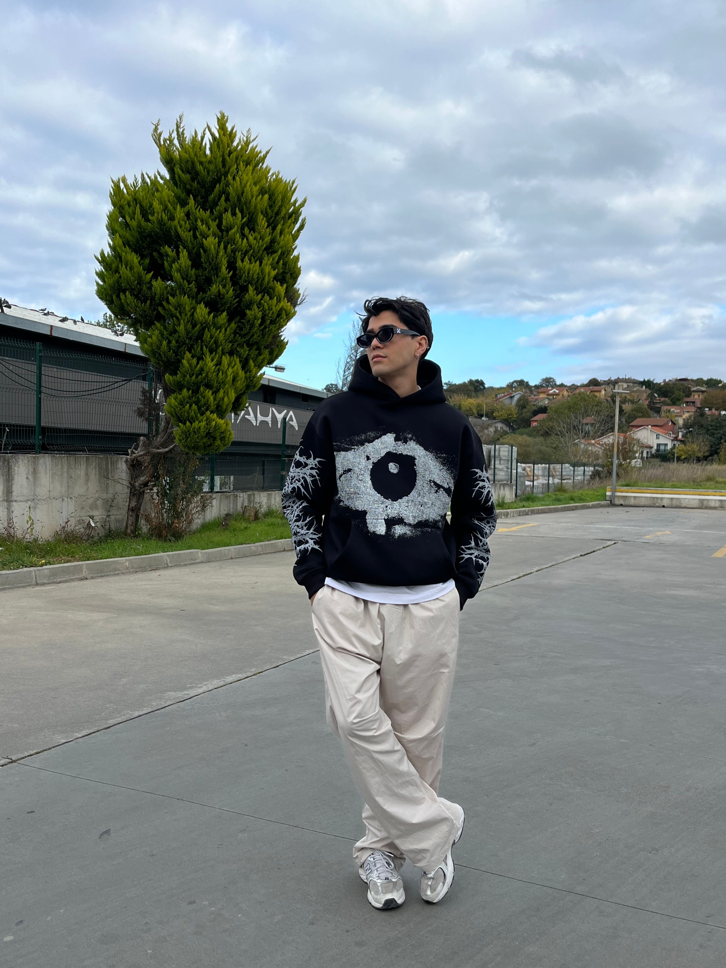Göz Baskılı Spray Painted Siyah Oversize Hoodie