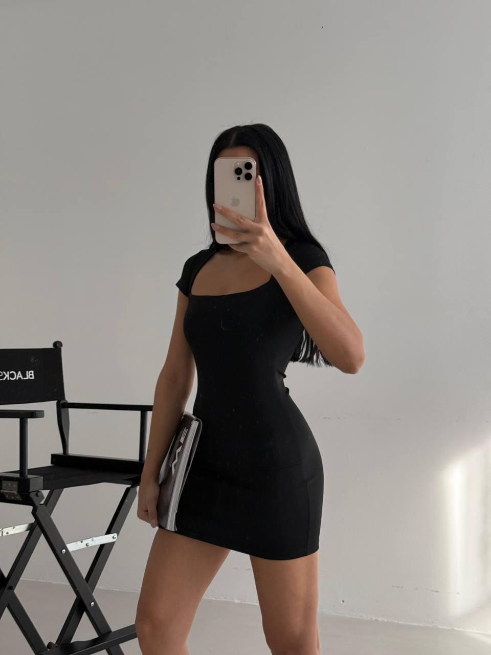 Pencere Detaylı Dekolteli Mini Elbise
