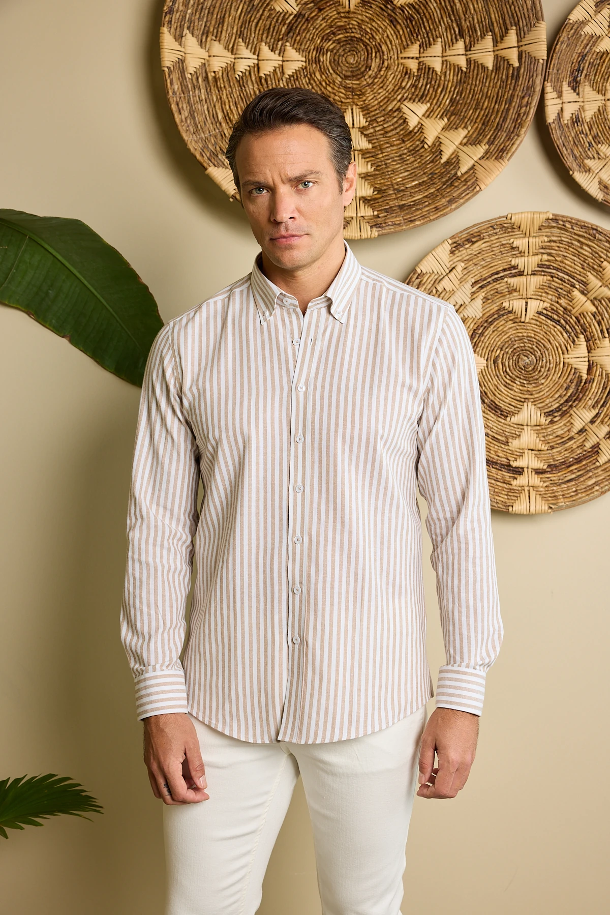 Yaka Düğmeli Çizgili Keten Görünümlü Slim Fit Erkek Gömlek