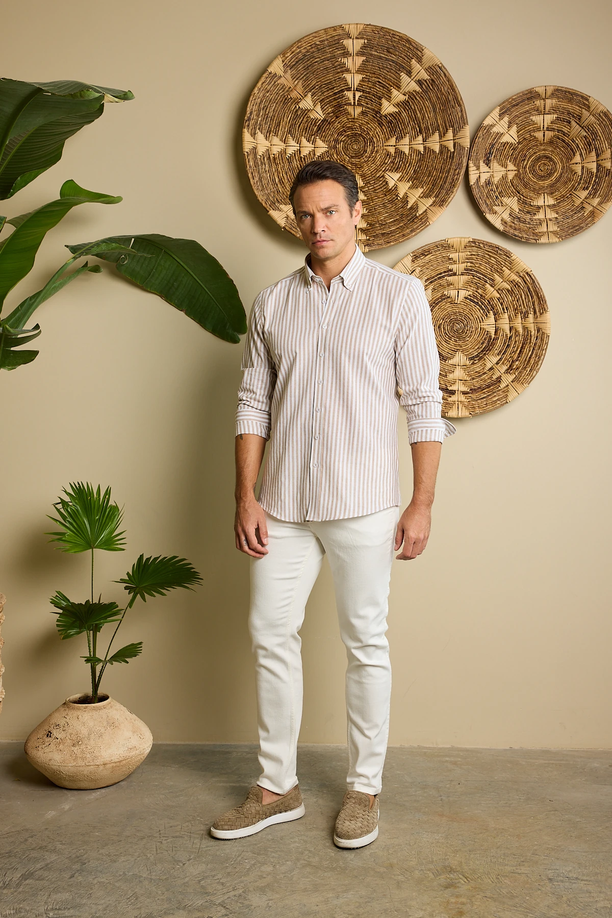 Yaka Düğmeli Çizgili Keten Görünümlü Slim Fit Erkek Gömlek