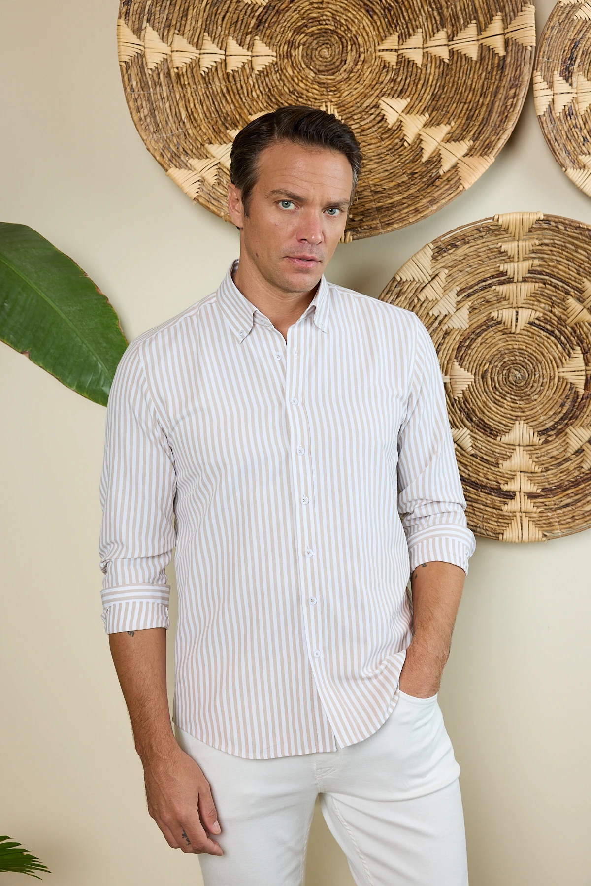 Çizgili Yaka Düğmeli Slim Fit Erkek Gömlek - Bej Beyaz