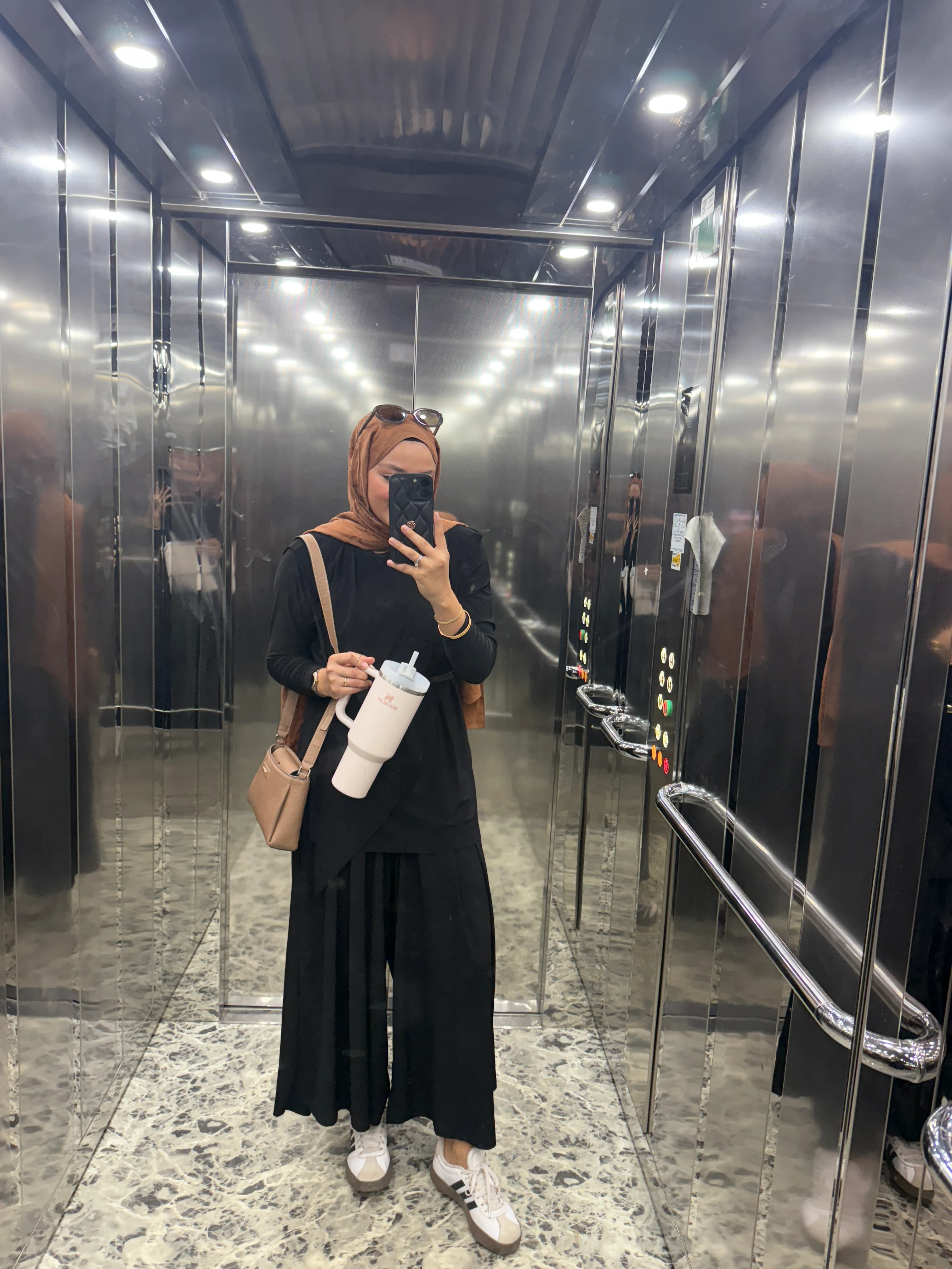 Sandy Takım Siyah (Ön sipariş)