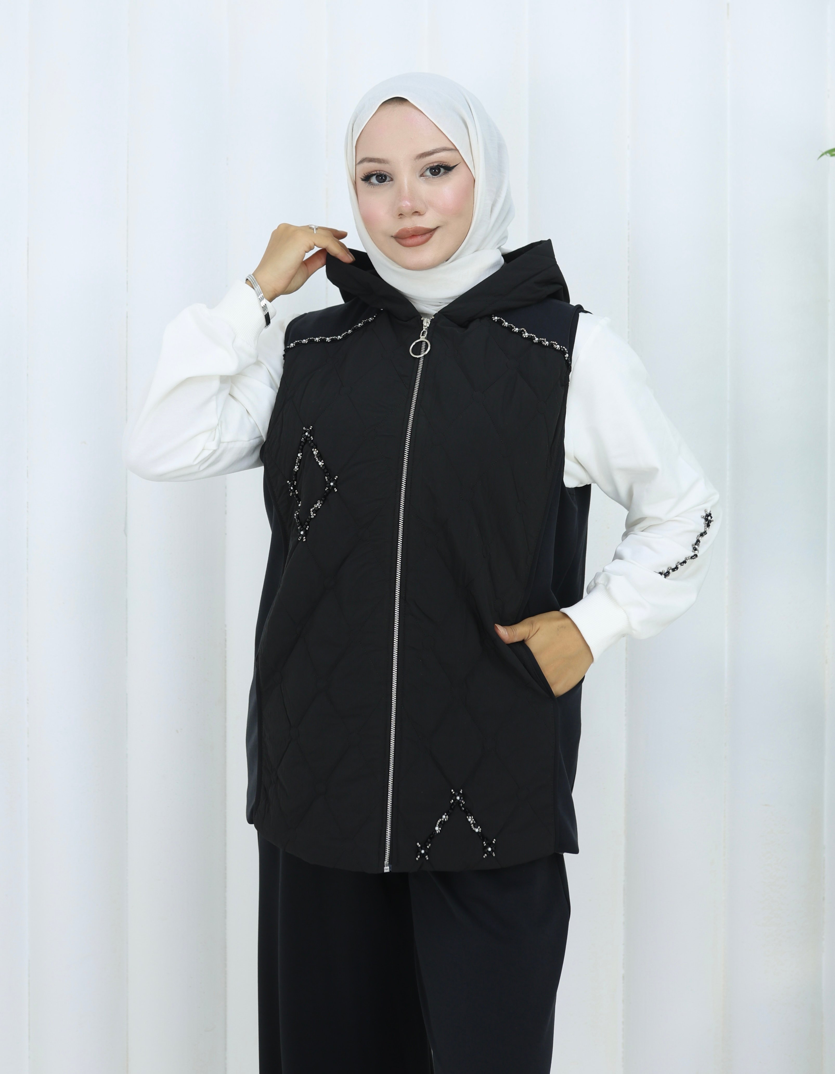 Kapüşonlu Yelek, Basic Sweat ve Rahat Pantolon Üçlü Takım