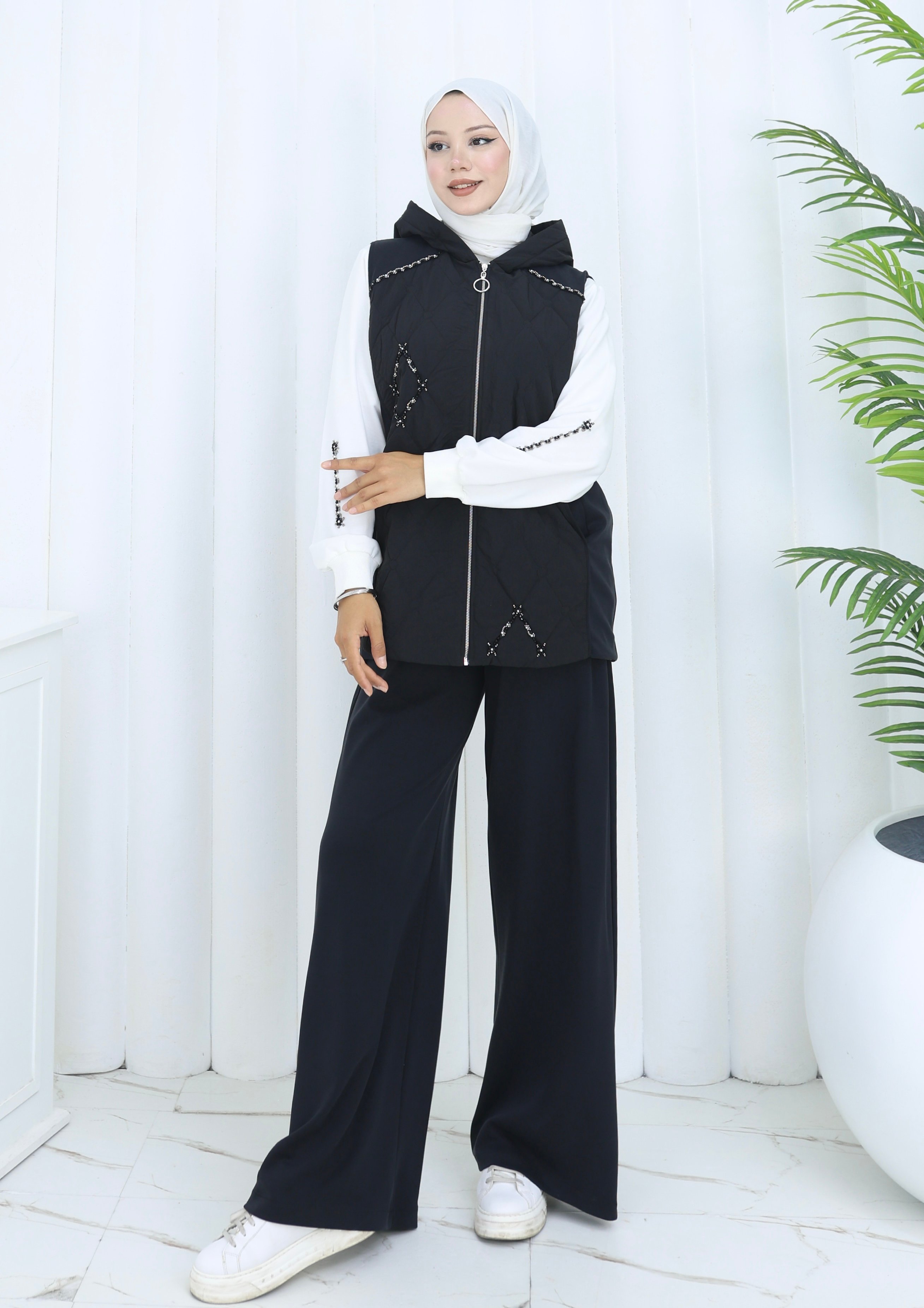 Kapüşonlu Yelek, Basic Sweat ve Rahat Pantolon Üçlü Takım