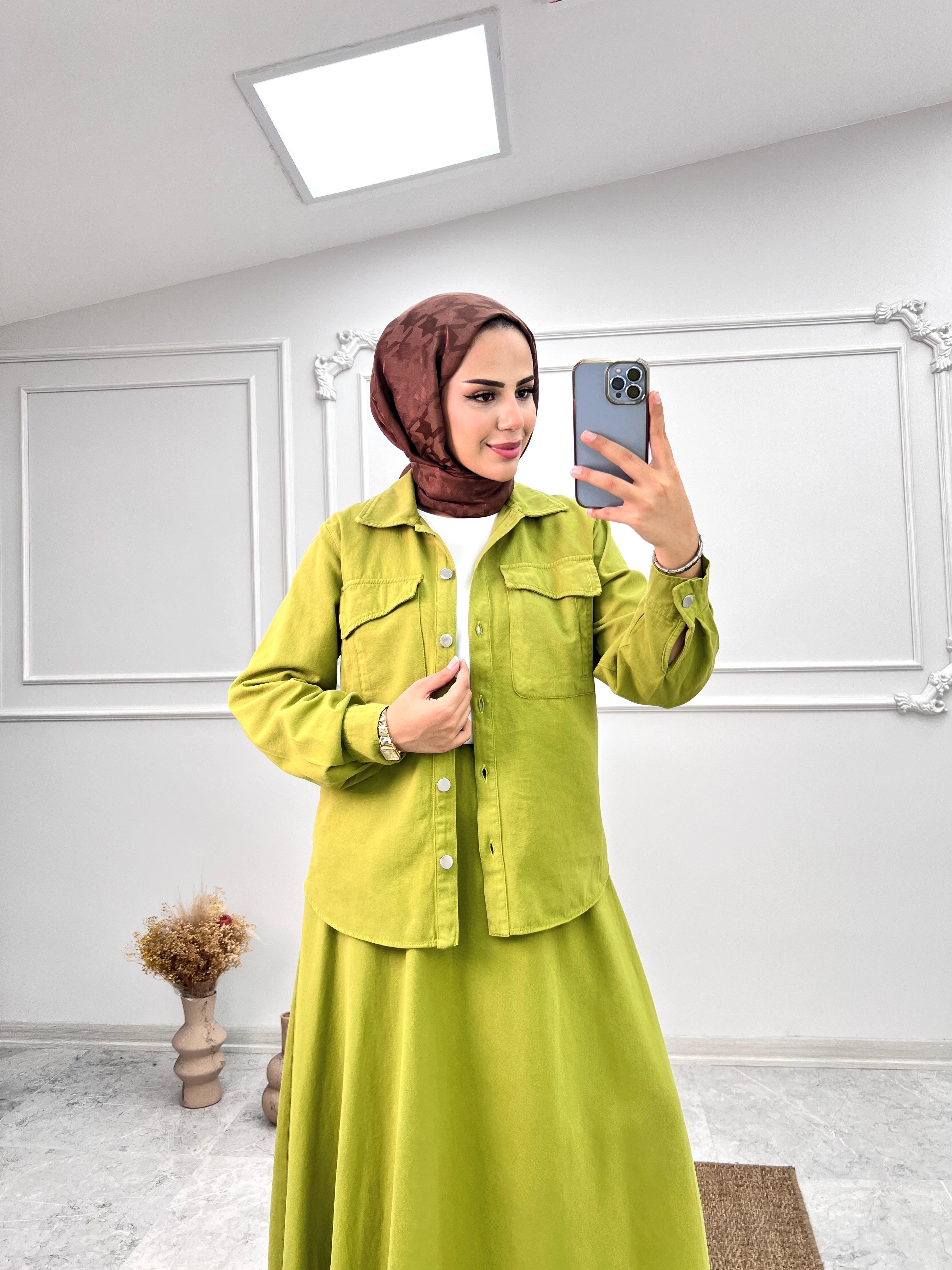 Kot Kumaşıyla Günlük Stil Sunan İki Parçalı Etek ve Ceket Takım