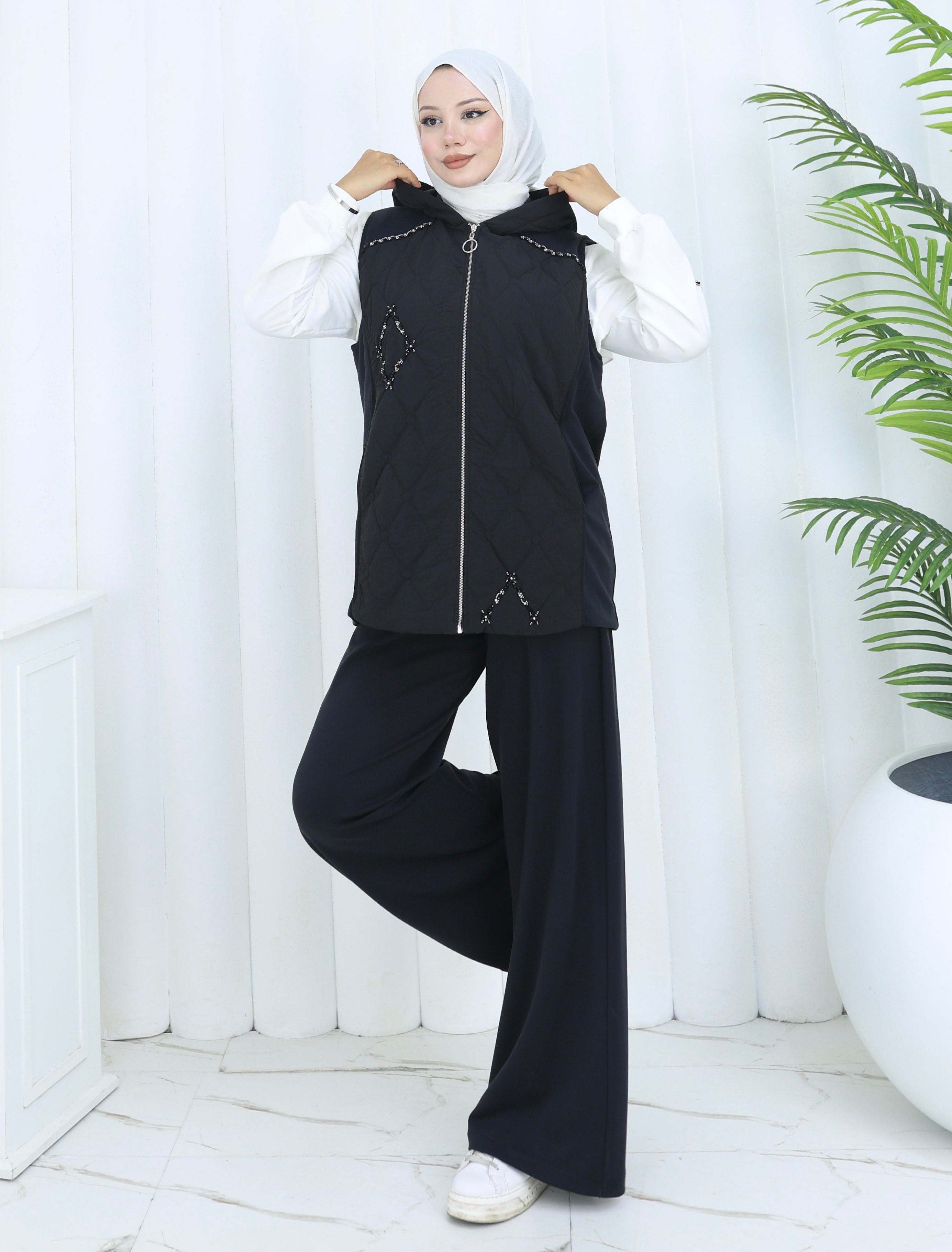 Kapüşonlu Yelek, Basic Sweat ve Rahat Pantolon Üçlü Takım