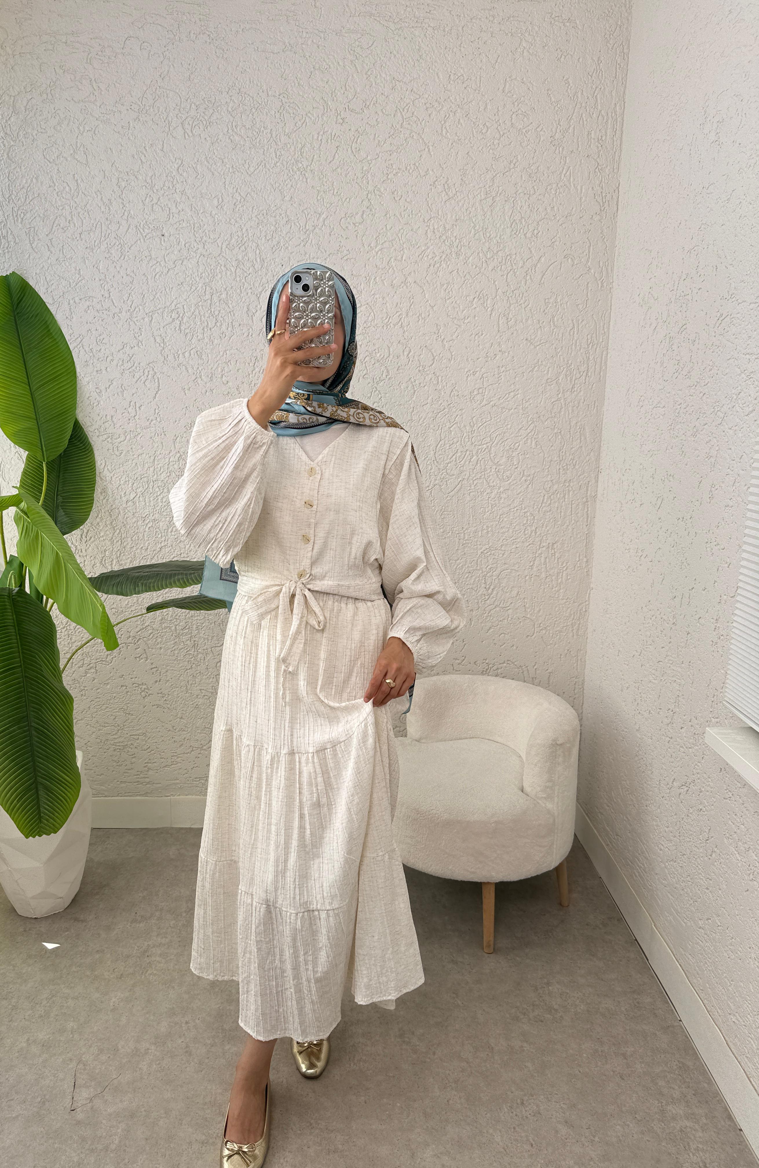 Kuşak Detaylı Bluz ve Rahat Kesim Etek Takımı