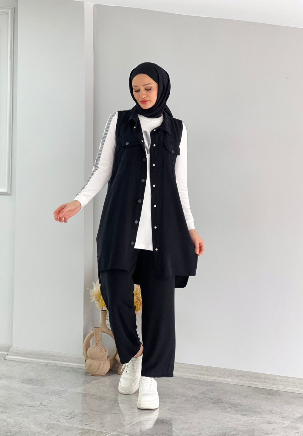 Düğmeli Yelek, Çizgi Detaylı İçlik ve Pantolon Üçlü Takım - Siyah