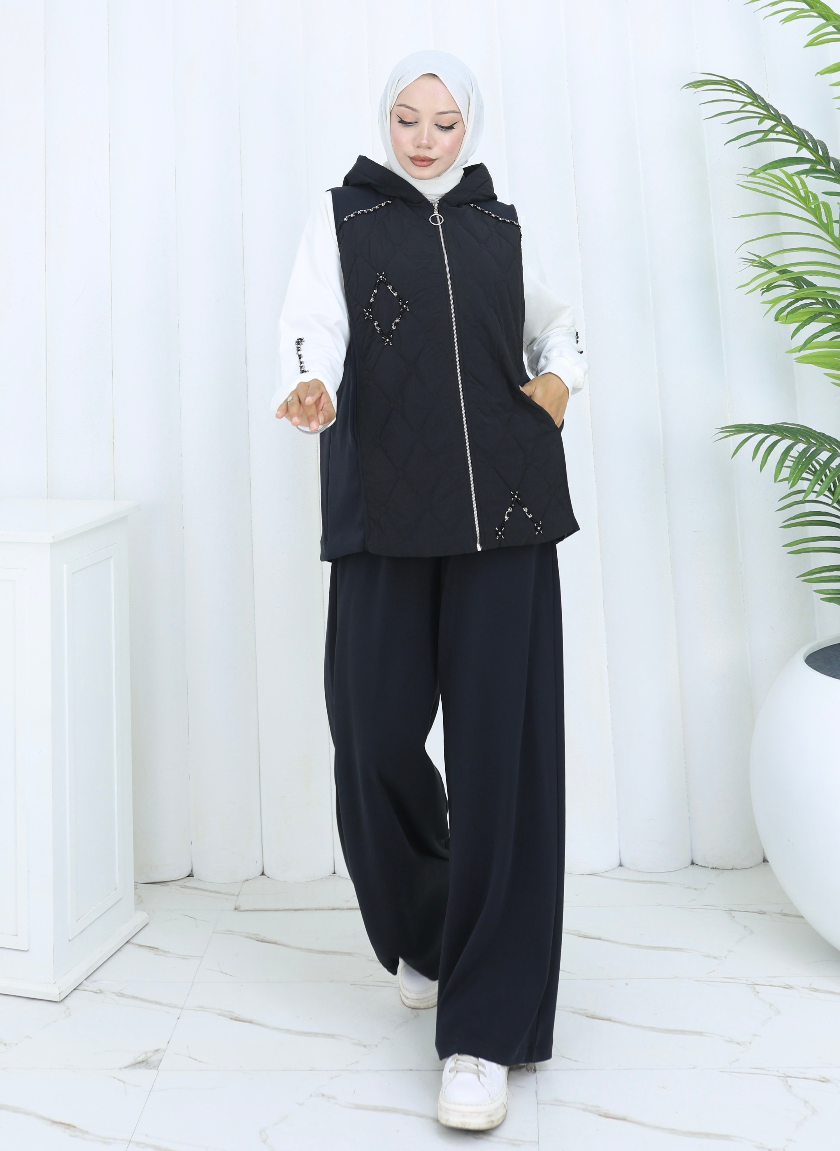 Kapüşonlu Yelek, Basic Sweat ve Rahat Pantolon Üçlü Takım