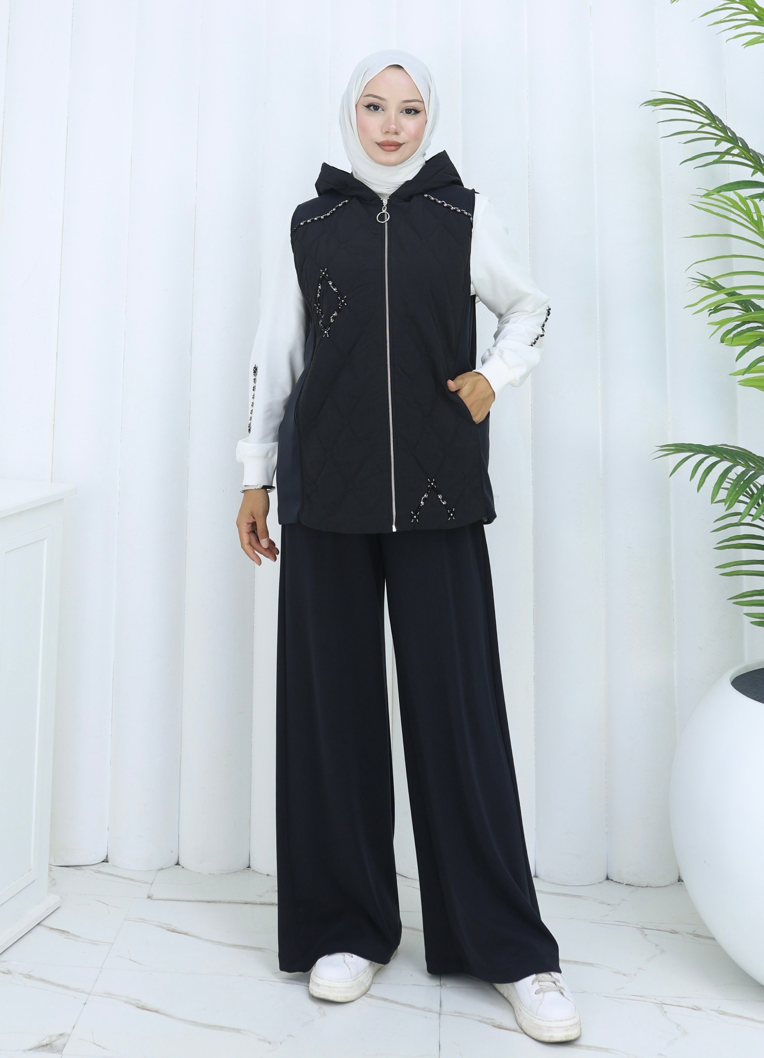 Kapüşonlu Yelek, Basic Sweat ve Rahat Pantolon Üçlü Takım
