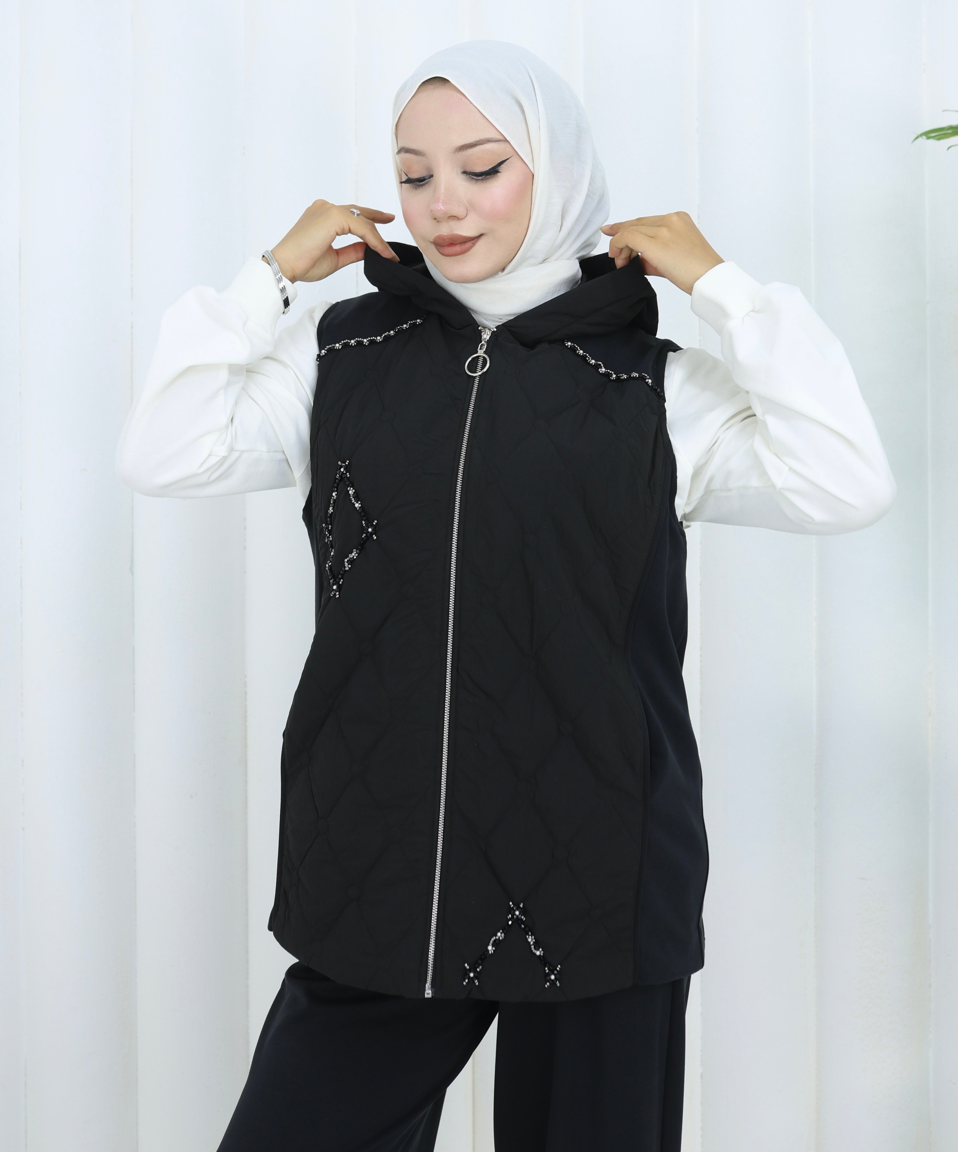 Kapüşonlu Yelek, Basic Sweat ve Rahat Pantolon Üçlü Takım