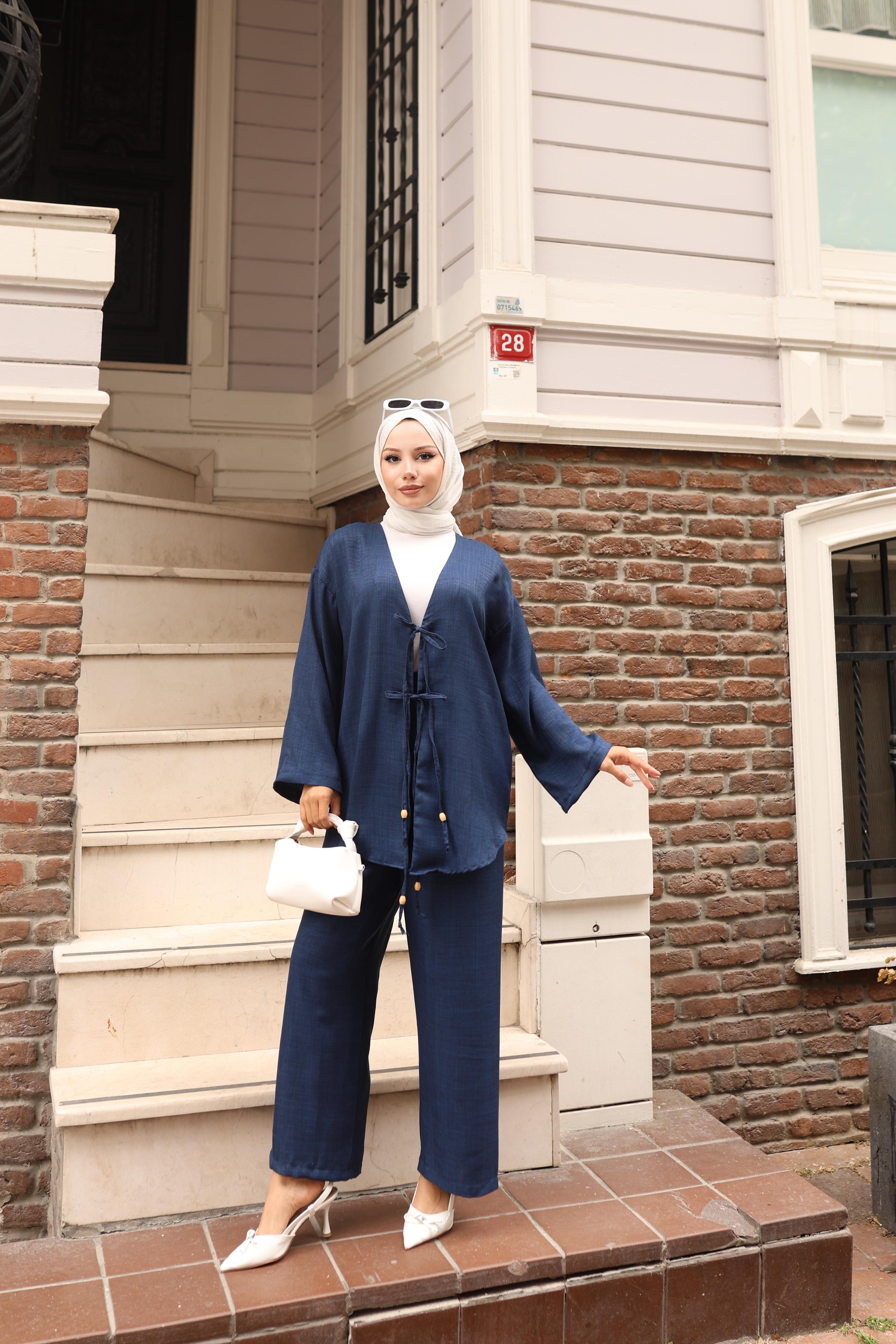 Elna İkili Takım Bağlama Detayıyla Şıklığını Yansıtır - Lacivert