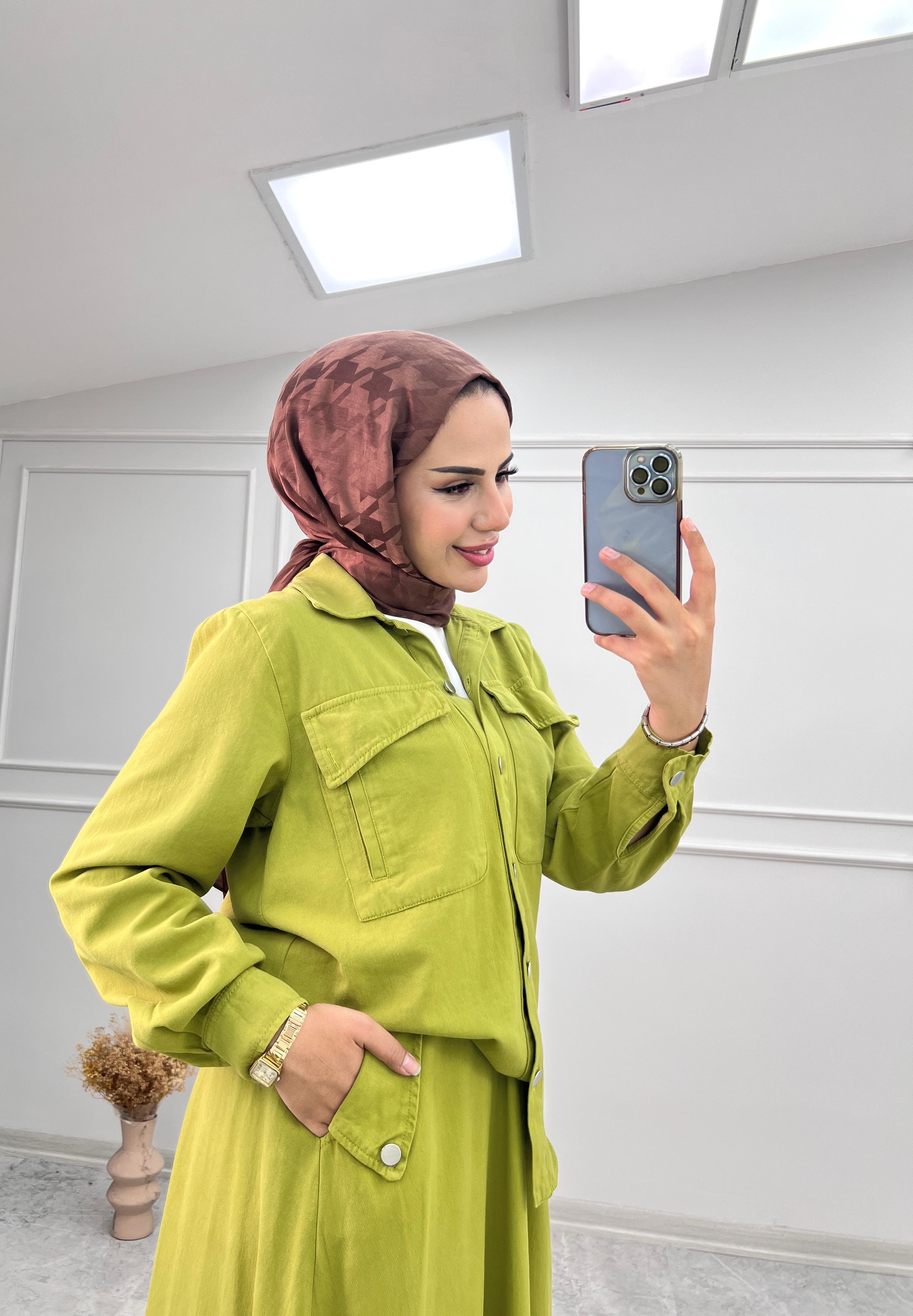 Kot Kumaşıyla Günlük Stil Sunan İki Parçalı Etek ve Ceket Takım