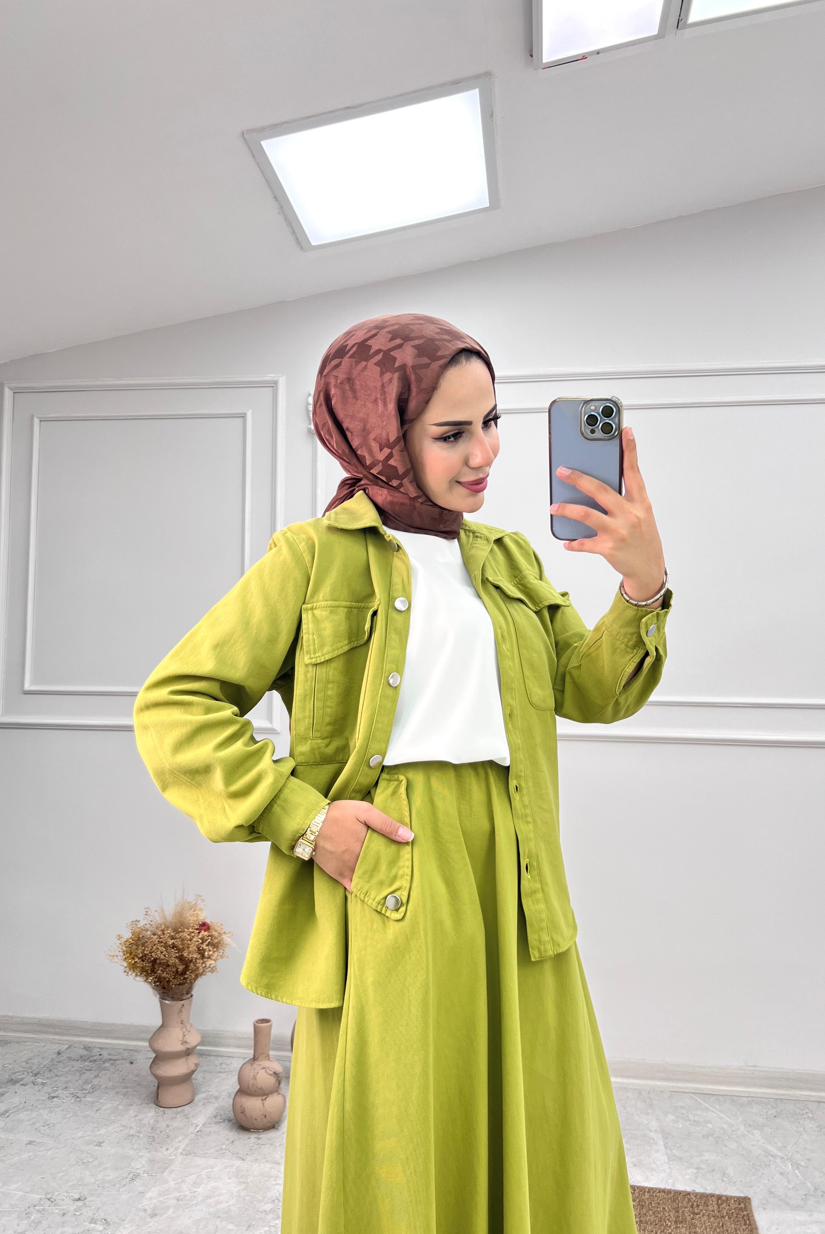 Kot Kumaşıyla Günlük Stil Sunan İki Parçalı Etek ve Ceket Takım