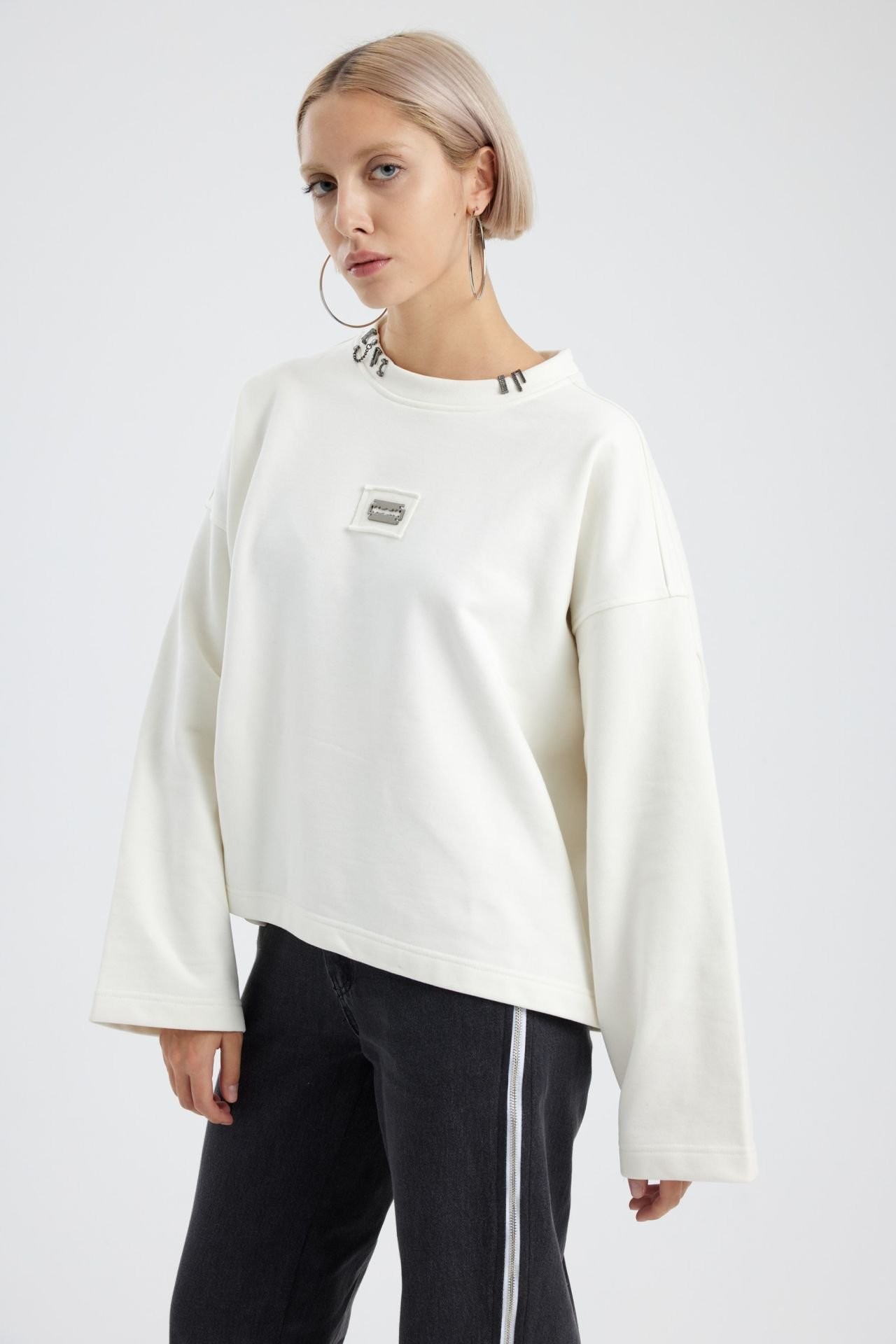 YAKA AKSESUARLI SWEAT