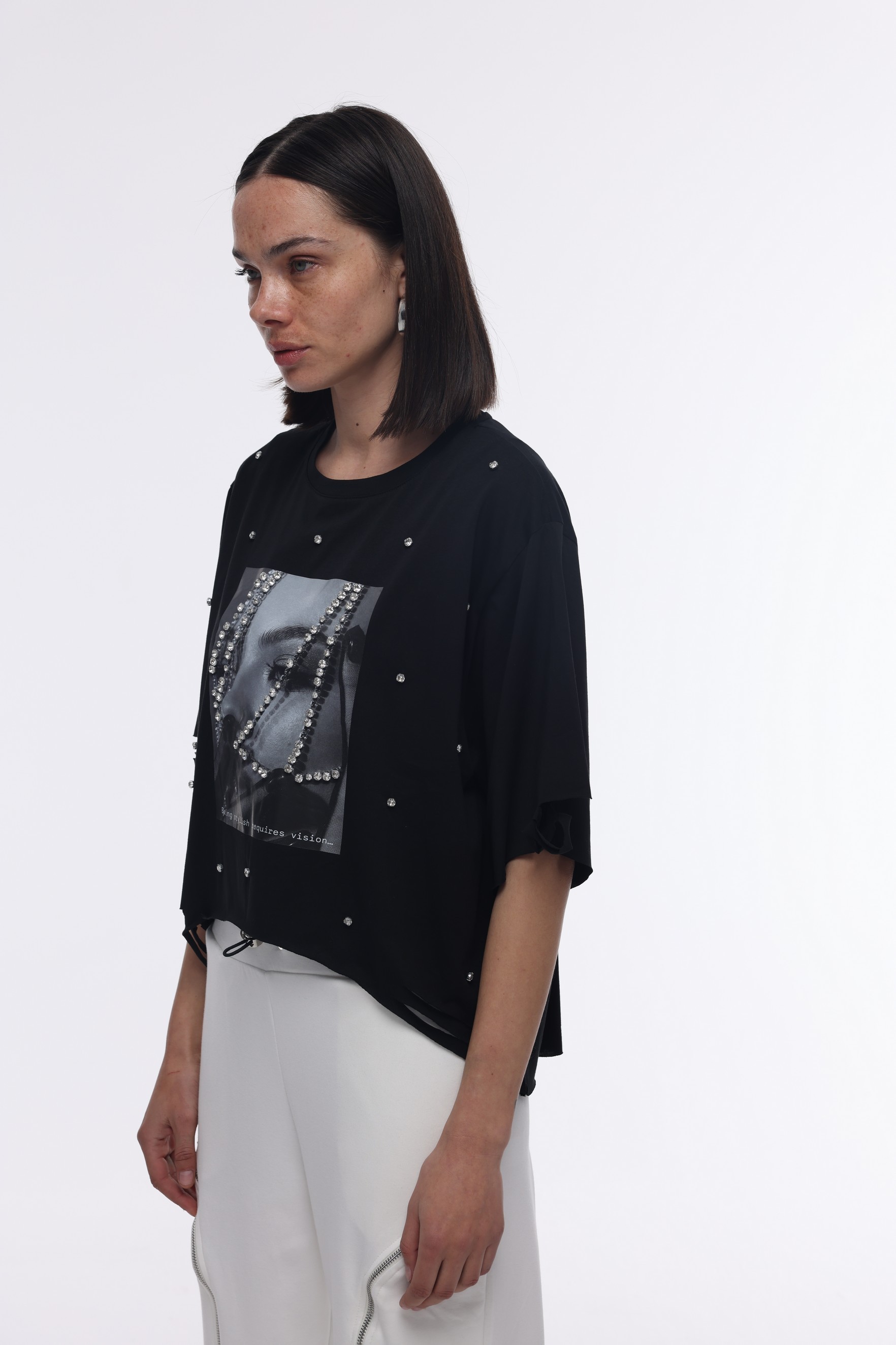 BASKILI TAŞLI TSHIRT