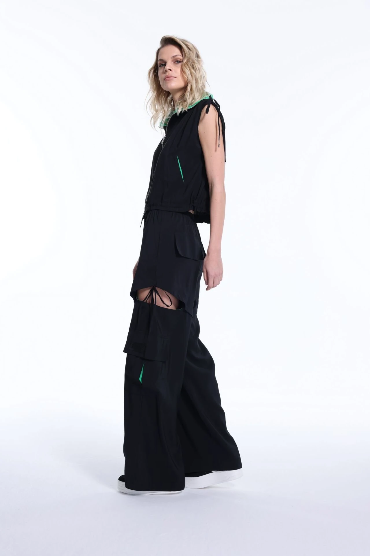 OMUZU BAĞCIKLI KISA YELEK