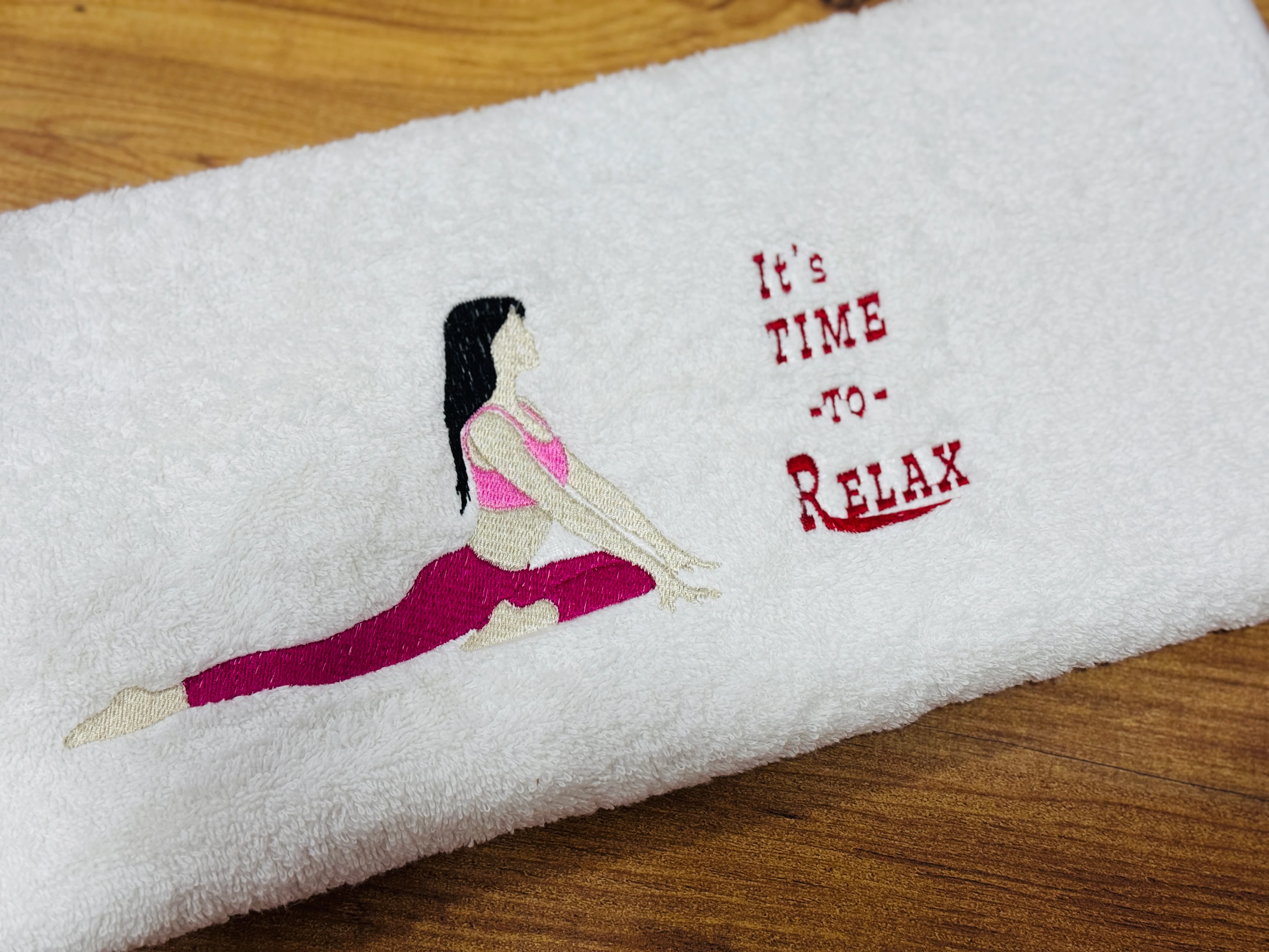 Yoga Nakışlı Beyaz %100 Pamuk El Yüz Havlusu (50x90)