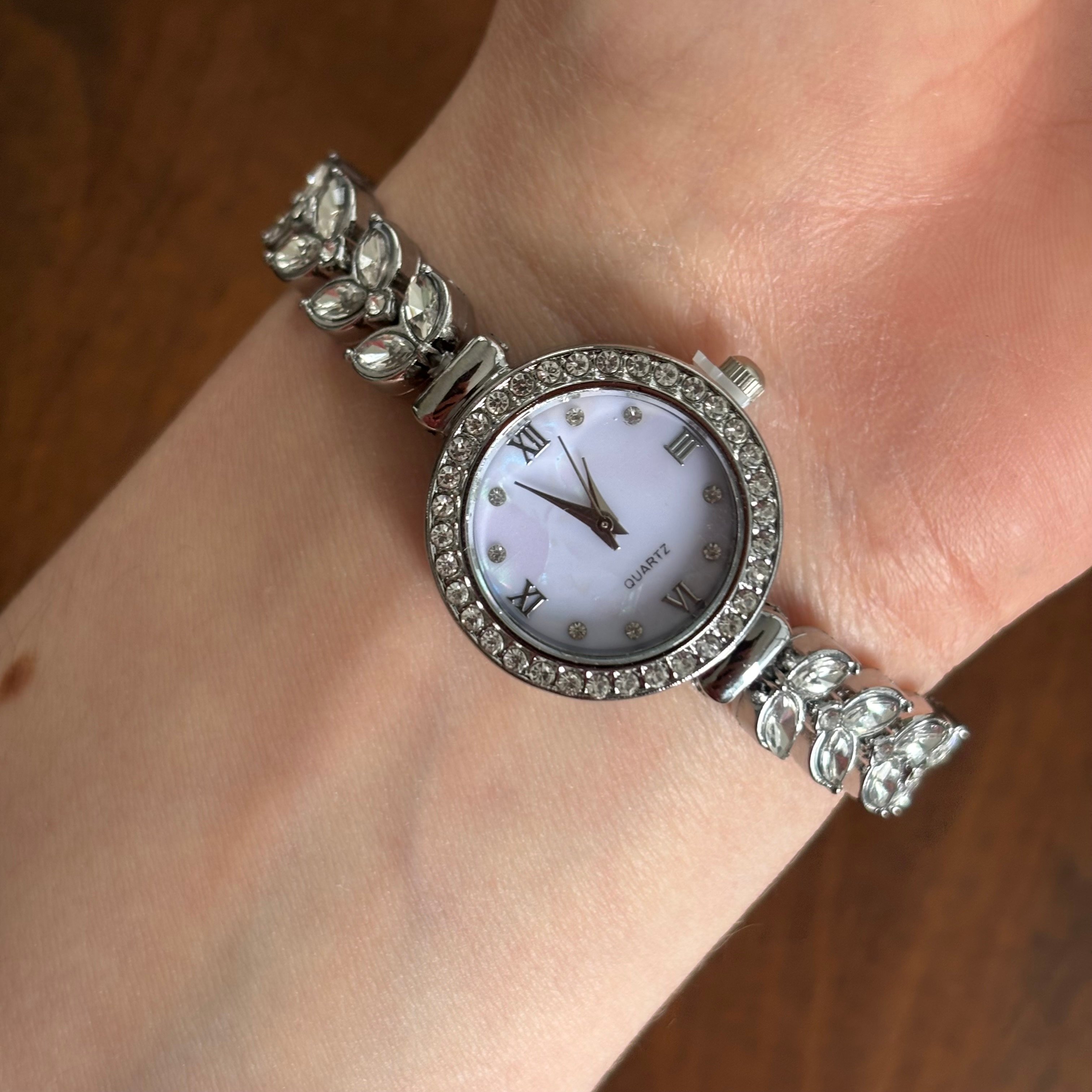 silver yapraklı saat