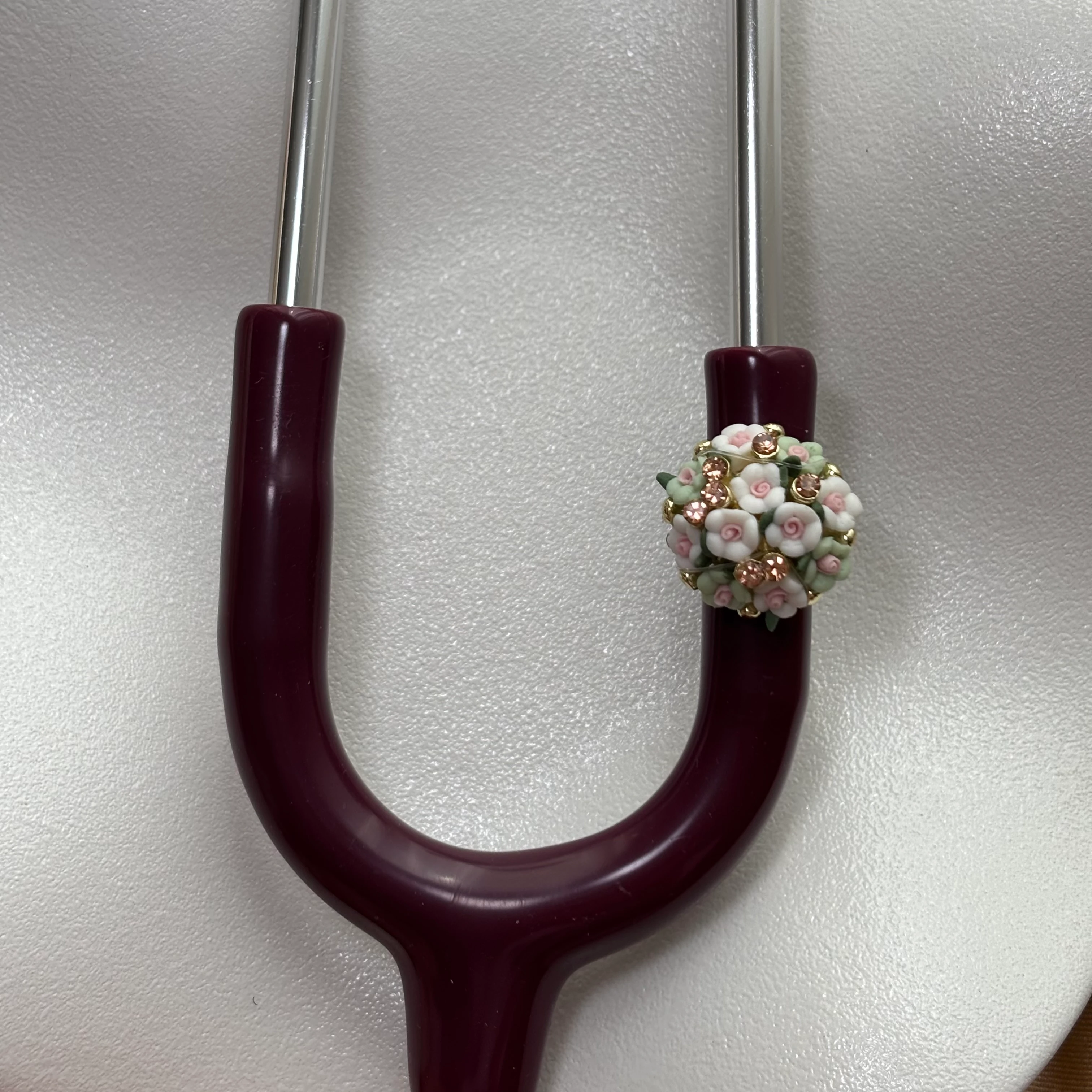 yeşil beyaz çoklu çiçek 