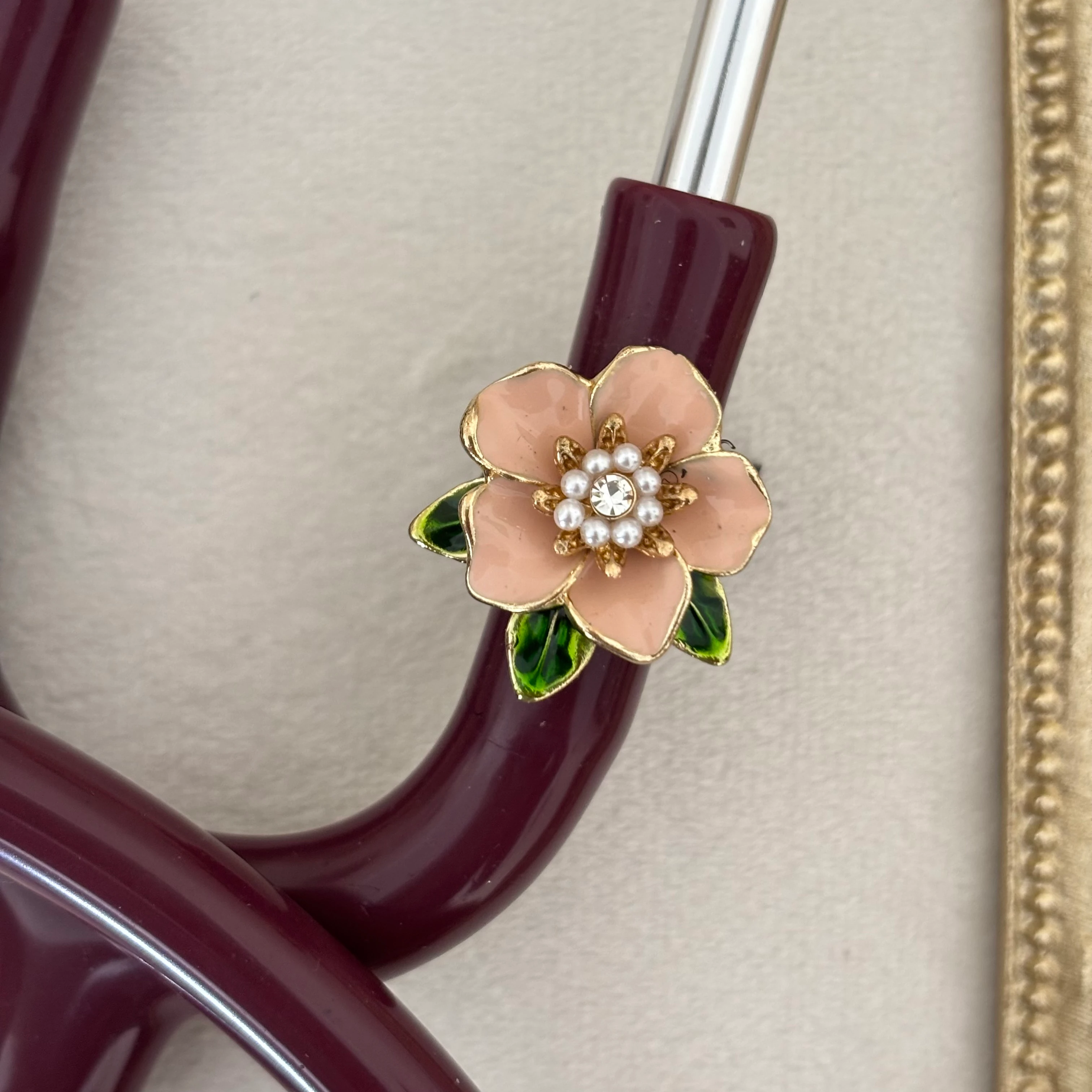 yapraklı çiçek | pembe