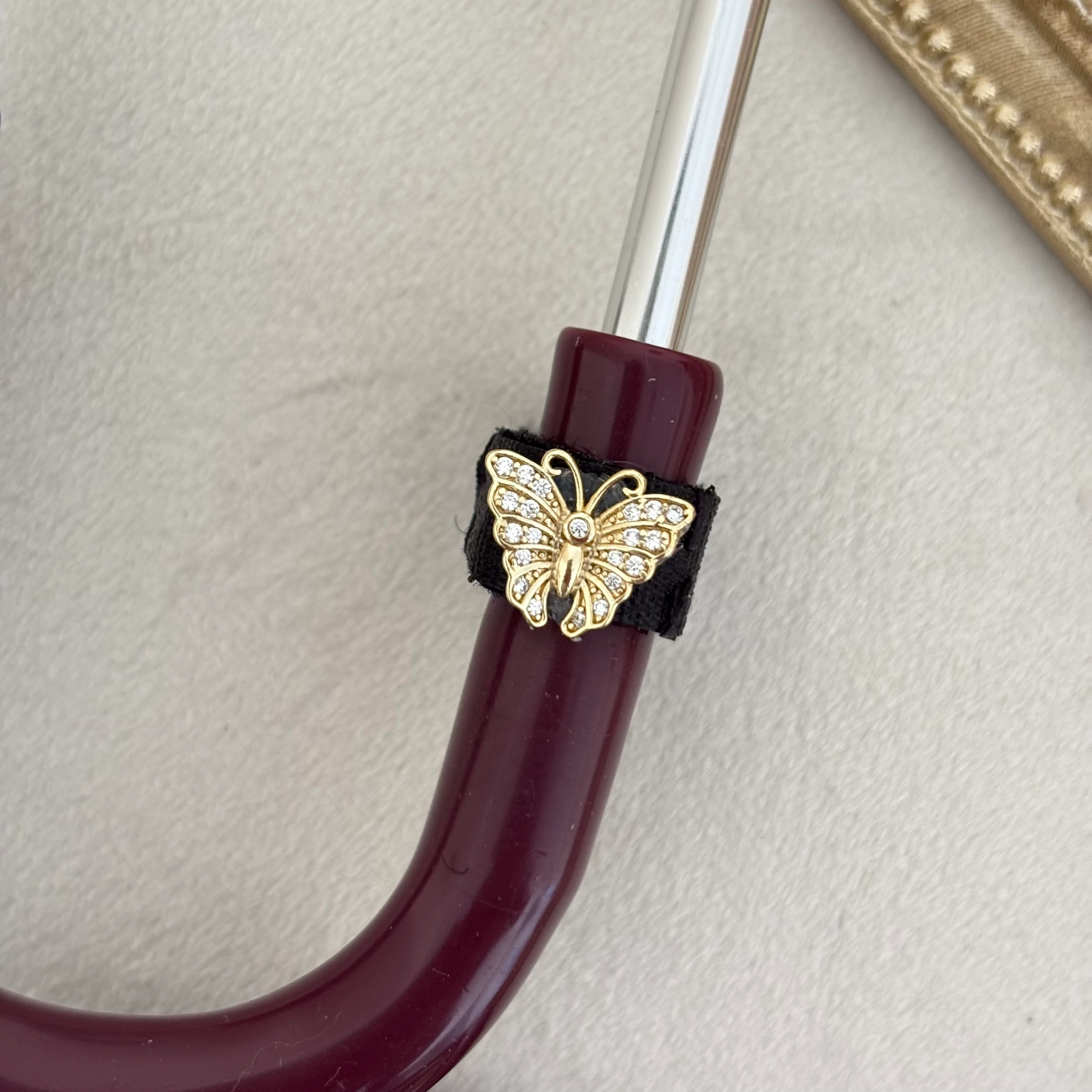 cırtlı kelebek charm 