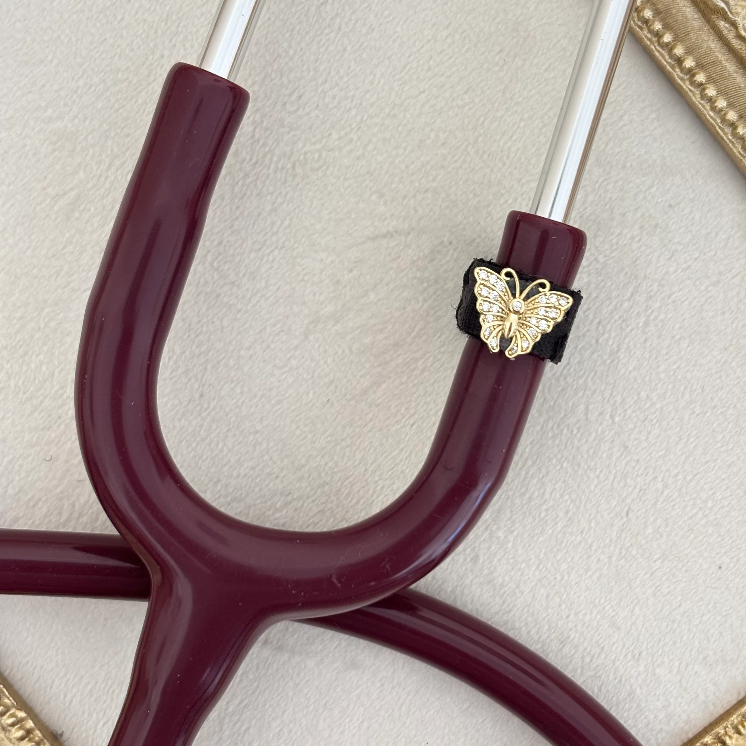 cırtlı kelebek charm 