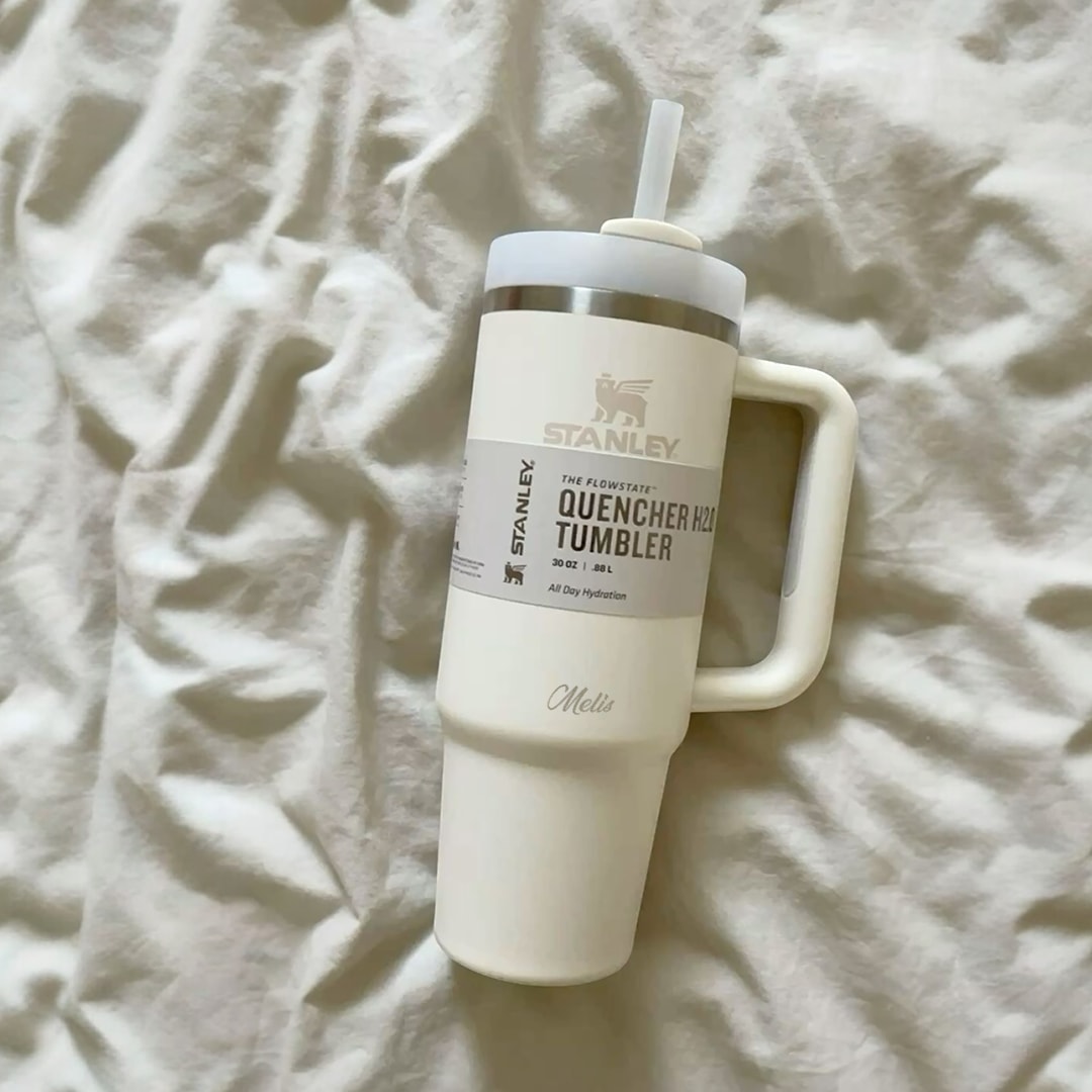 Stanley Quencher H2.0 FlowState 1.18 L Krem – Kişiye Özel Pipetli Termos