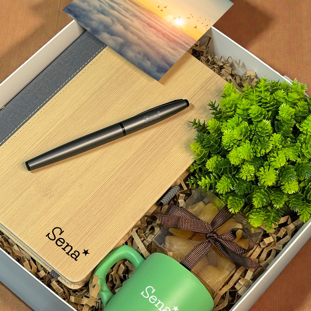 Küçük Mutluluklar – İsme Özel Sürpriz Hediye Kutusu