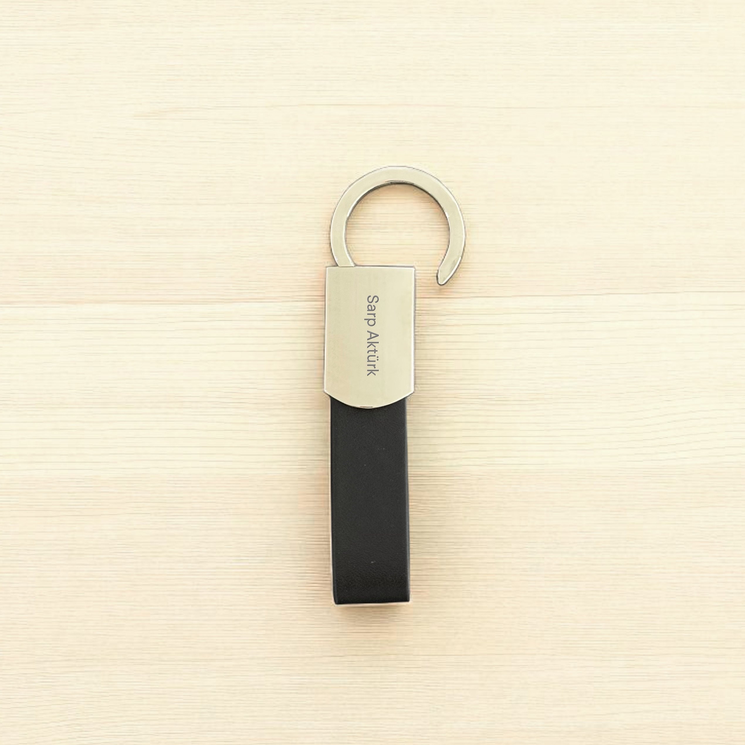 KeyMark – Deri Detaylı Metal Lazer Kazımalı Anahtarlık