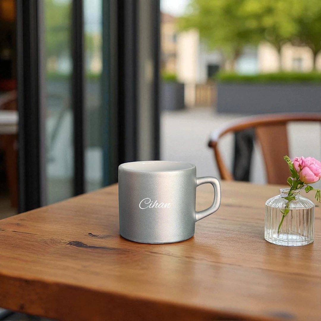 Core Short – Gümüş Zarafet Kişiye Özel Seramik Kupa