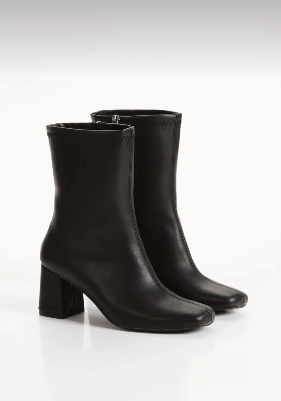 Jessica Siyah Küt Burun Topuklu Kadın Bot