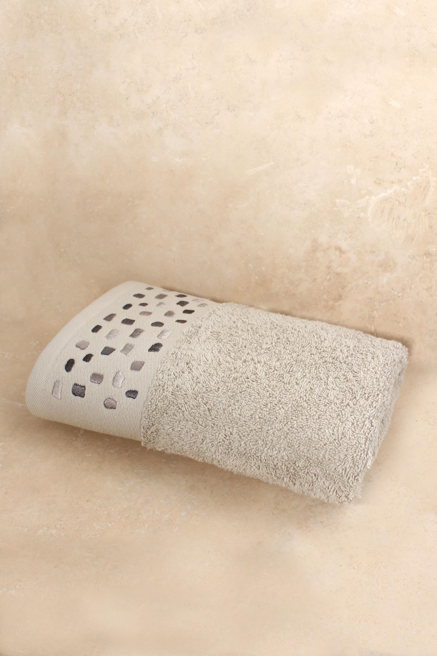Hajar %100 Pamuklu Nakışlı Çeyizlik Lüks Yüz Havlusu 50x100 cm - Yumuşak, Emici, Kaliteli - Banyo & Misafir Havlusu