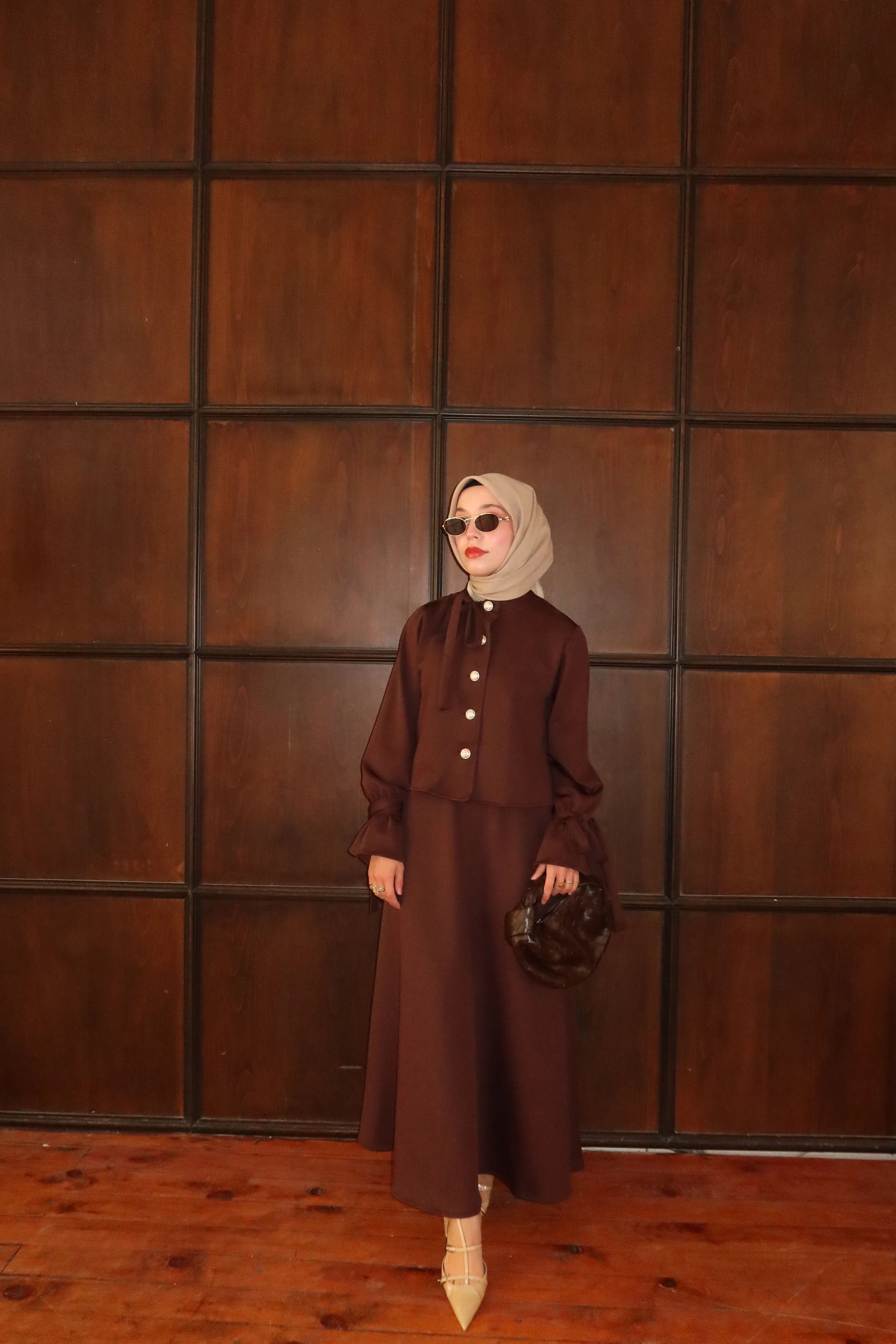 Yaka Fiyonk Detaylı Takım  - Kahverengi