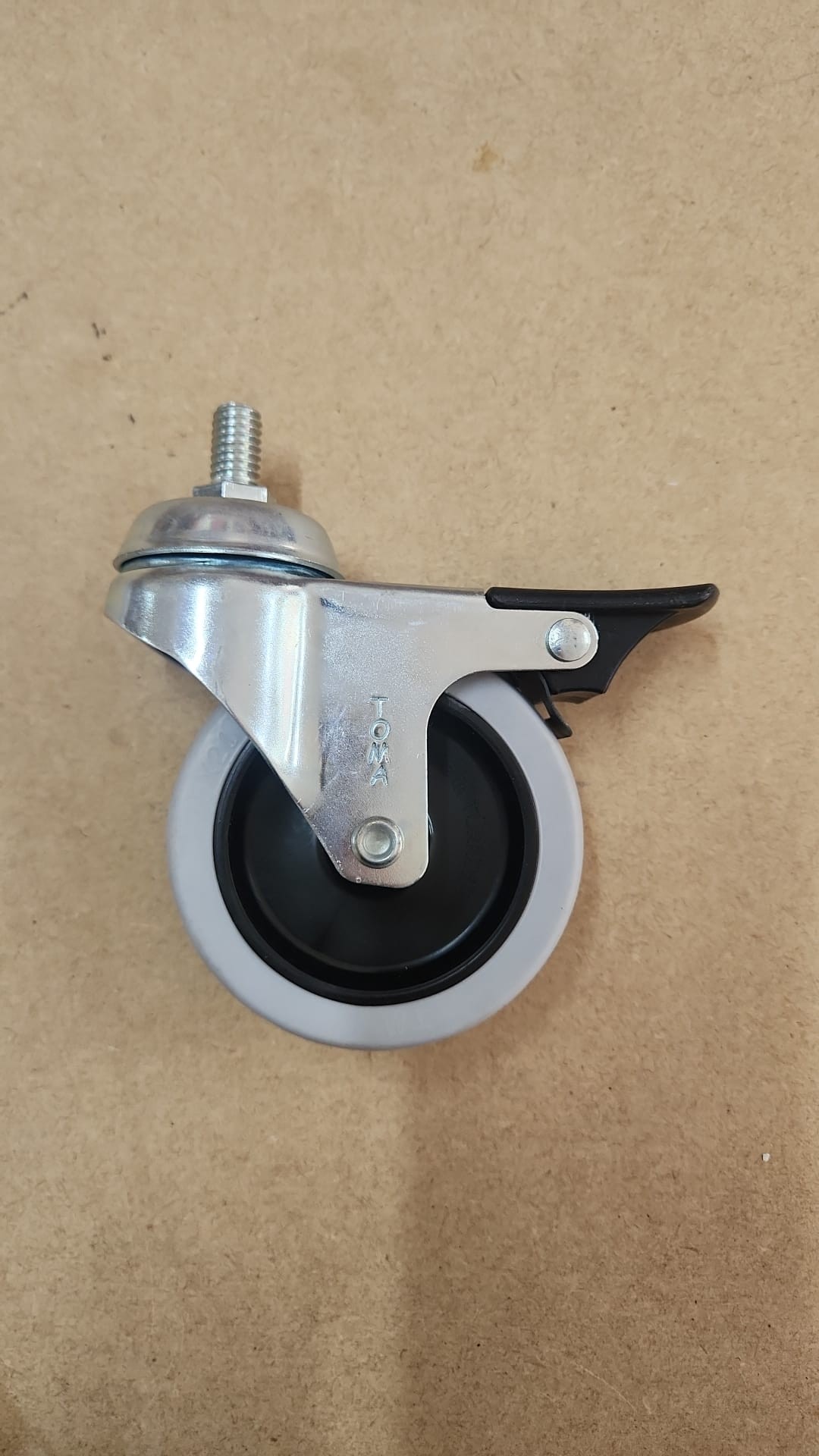 75LİK CİVATALİ FRENLİ TEKERLEK 250422