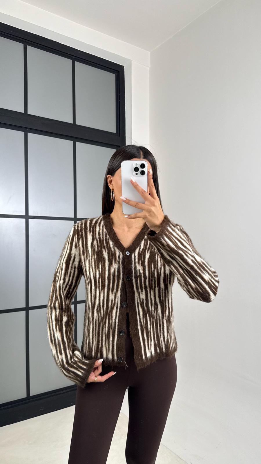 Zebra Desenli Düğmeli Triko Hırka Kahve Any