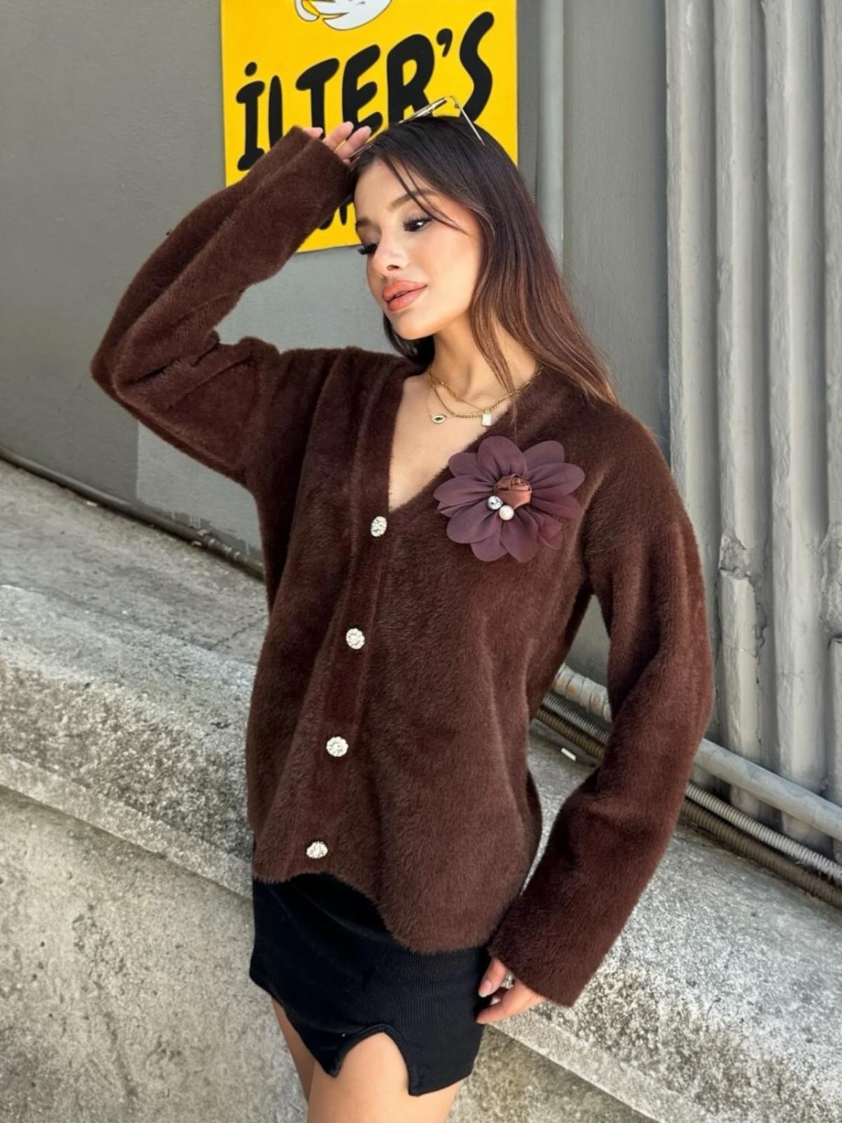 Çiçek Detaylı Düğmeli Triko Hırka Vema - Acı Kahve