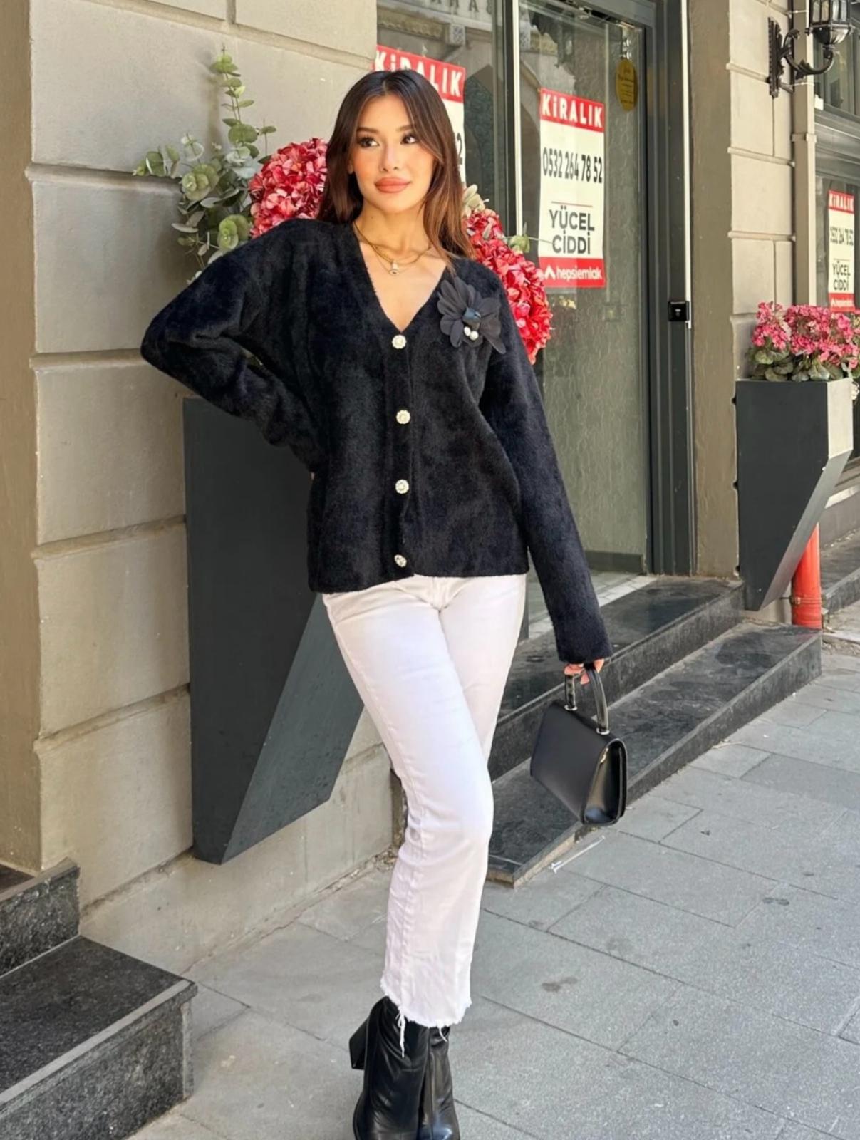 Çiçek Detaylı Düğmeli Triko Hırka Vema