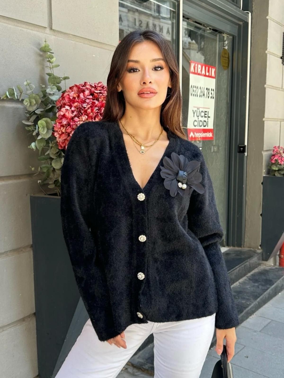 Çiçek Detaylı Düğmeli Triko Hırka Vema