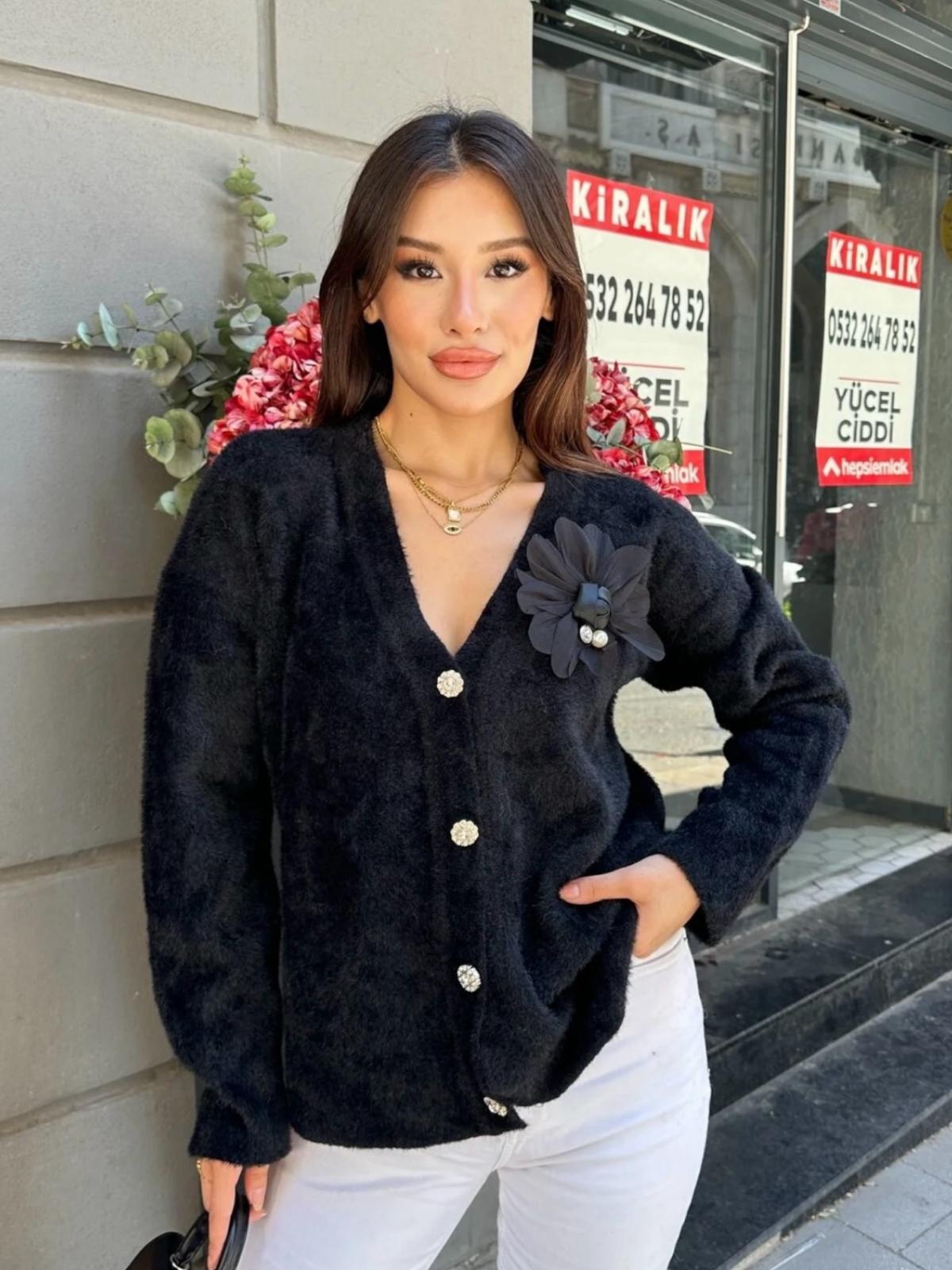 Çiçek Detaylı Düğmeli Triko Hırka Vema