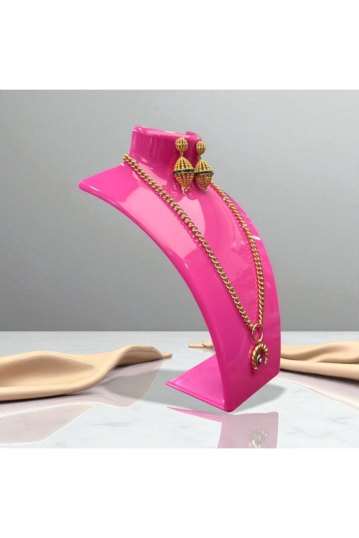 Kolye Standı Akrilik Koyu Pembe 14x21 cm.