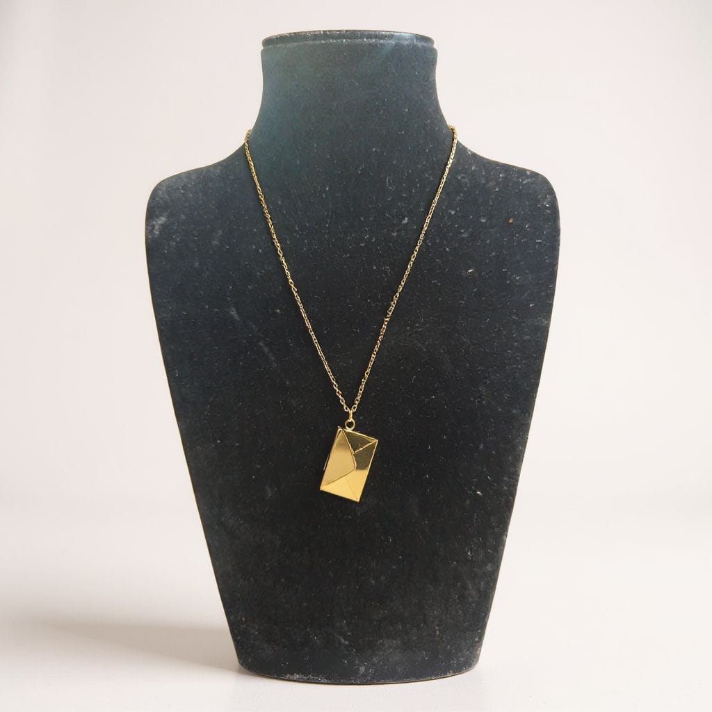 Zarflı Model Açılabilir Mıknatıslı Kolye – İçine Fotoğraf veya Not Konulabilen Anlamlı Takı