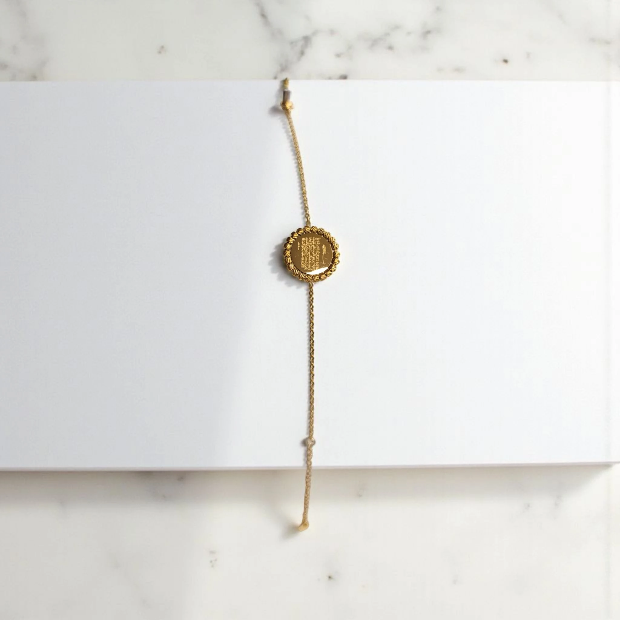 Ayetel Kürsi Yazılı Altın Renk Bileklik – Koruyucu ve Anlamlı Tasarım