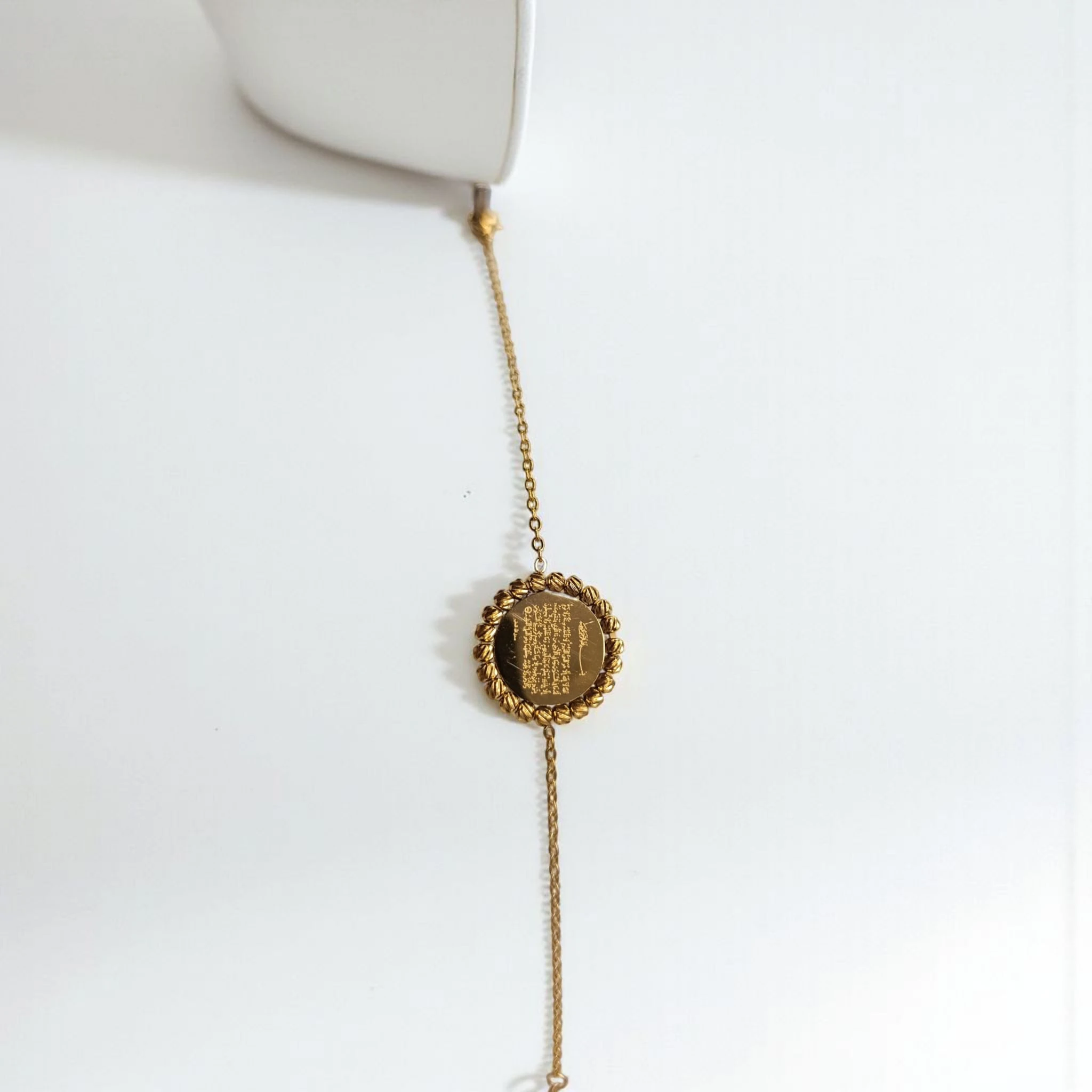 Ayetel Kürsi Yazılı Altın Renk Bileklik – Koruyucu ve Anlamlı Tasarım