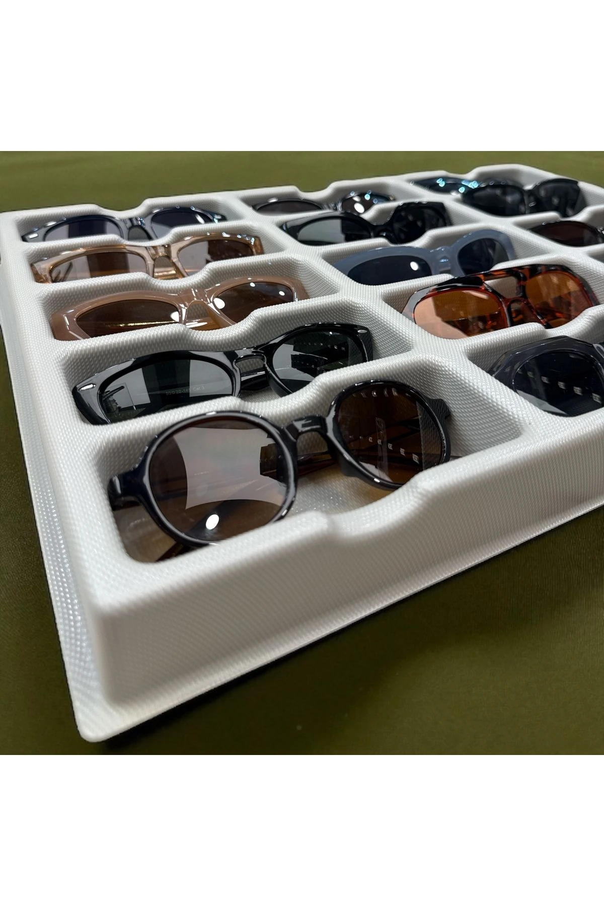 Gözlük Düzenleyici ve Teşhir Tablası Krem Rengi 15 Bölmeli Gözlük Standı Çekmece içi Gözlük Bölmesi