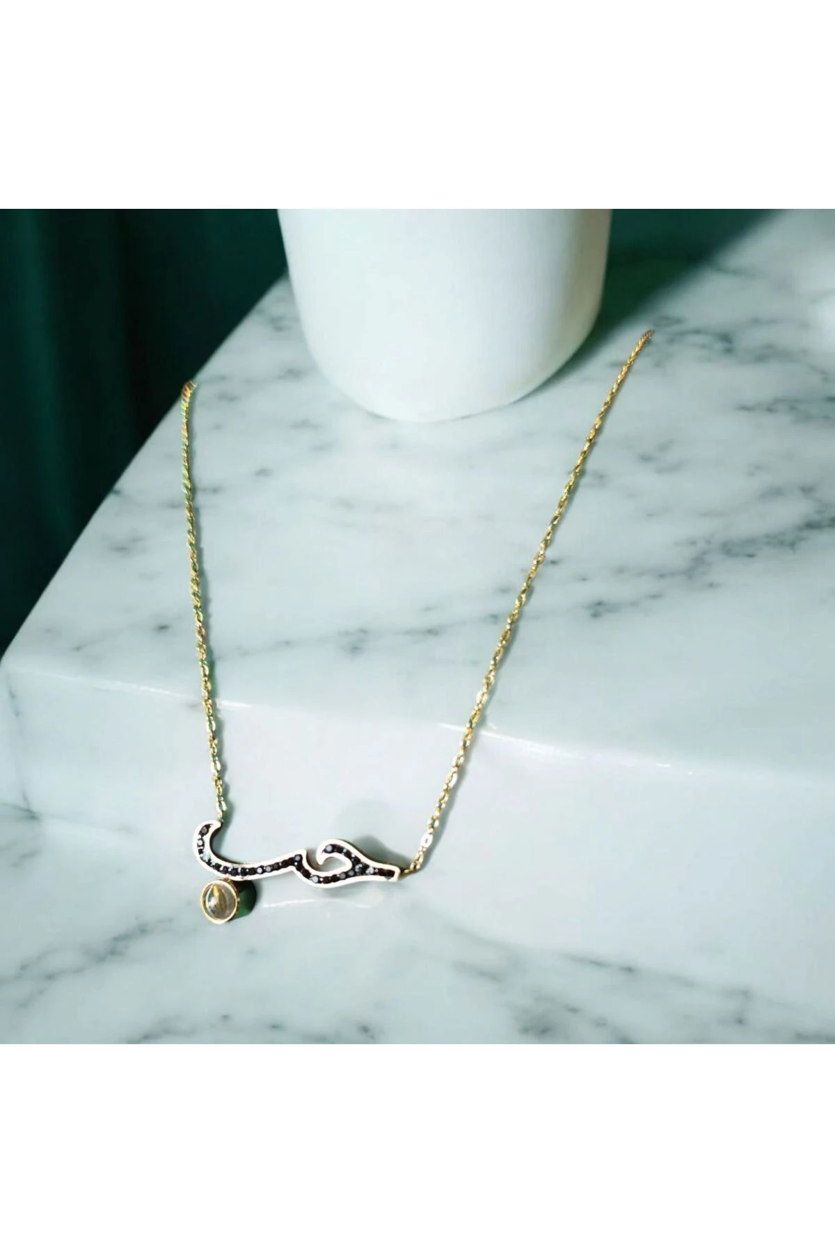 Sevgili Kolyesi Özel Tasarım Habip Yazılı Siyah Taşlı Arapça Kolye